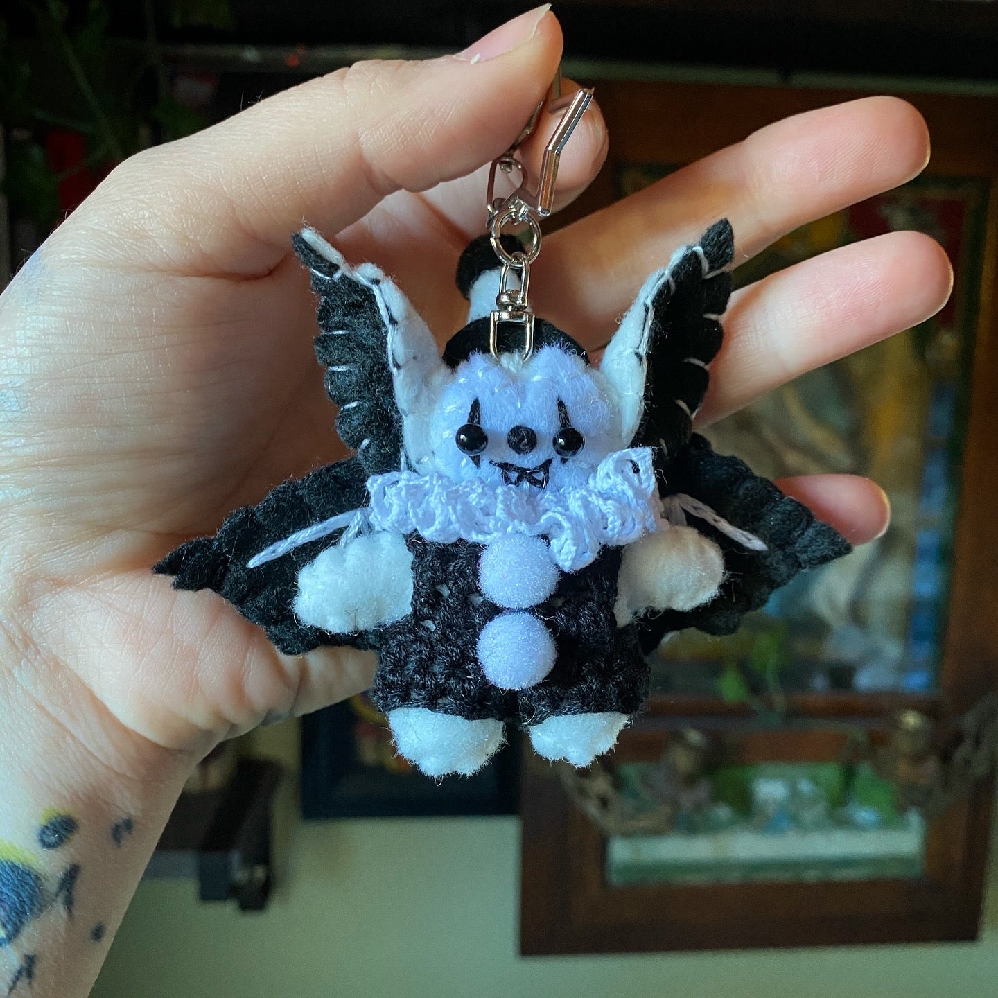 BAT POCKET CLOWN (white/black)