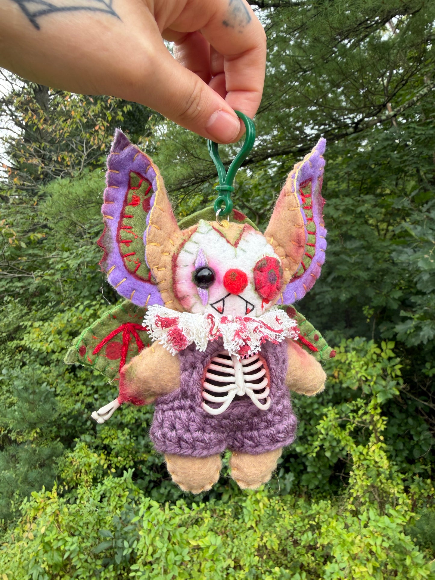 ZOMBIE CLOWN BAG CLIP (tan)