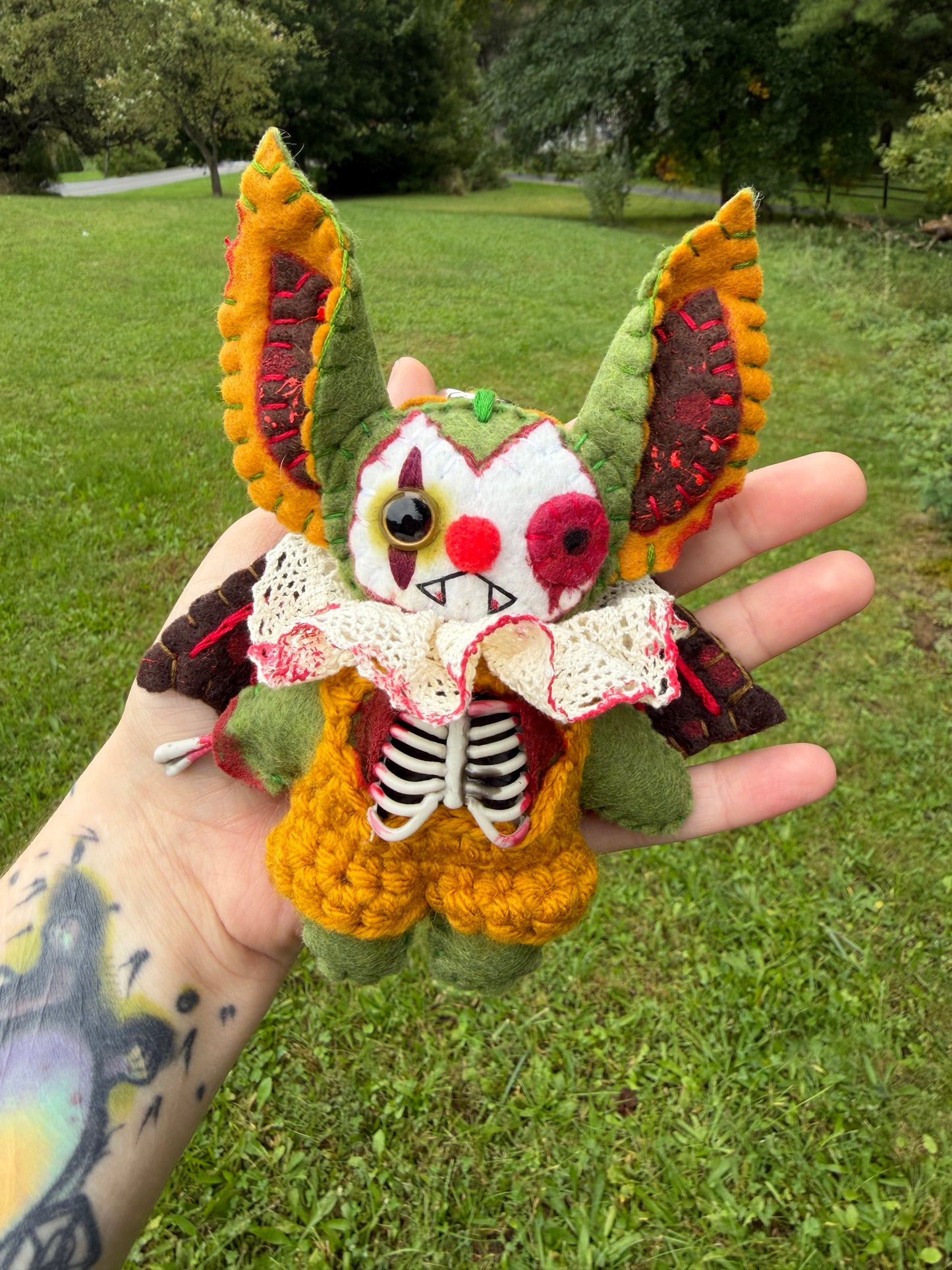 ZOMBIE CLOWN BAT BAG CLIP (green)