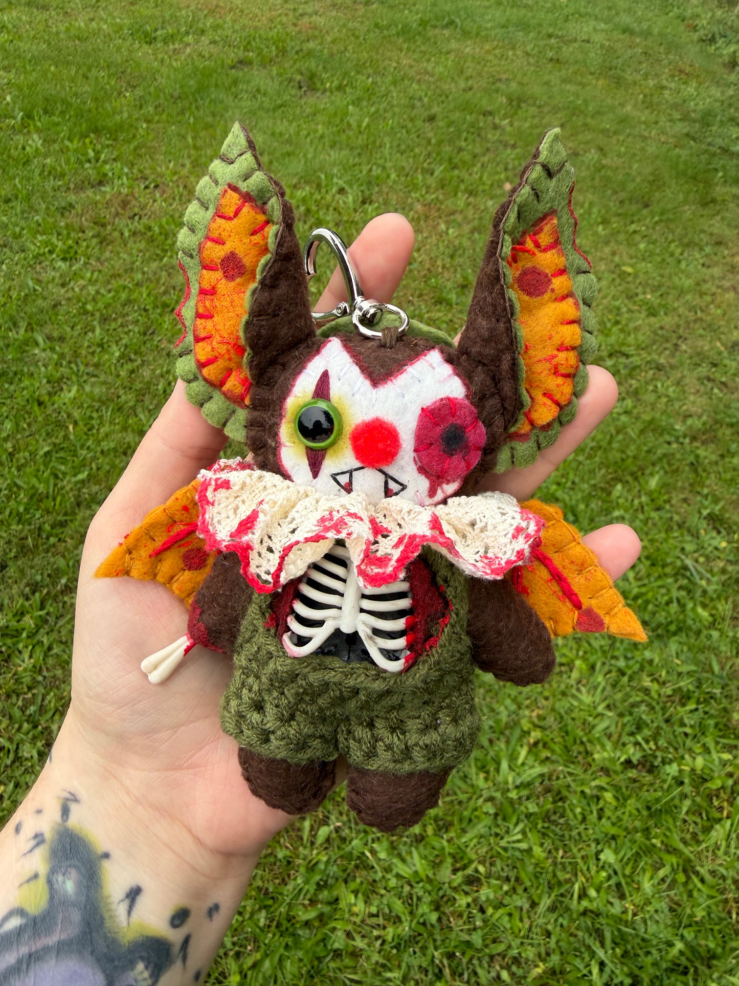 ZOMBIE BAT CLOWN BAG CLIP (brown)
