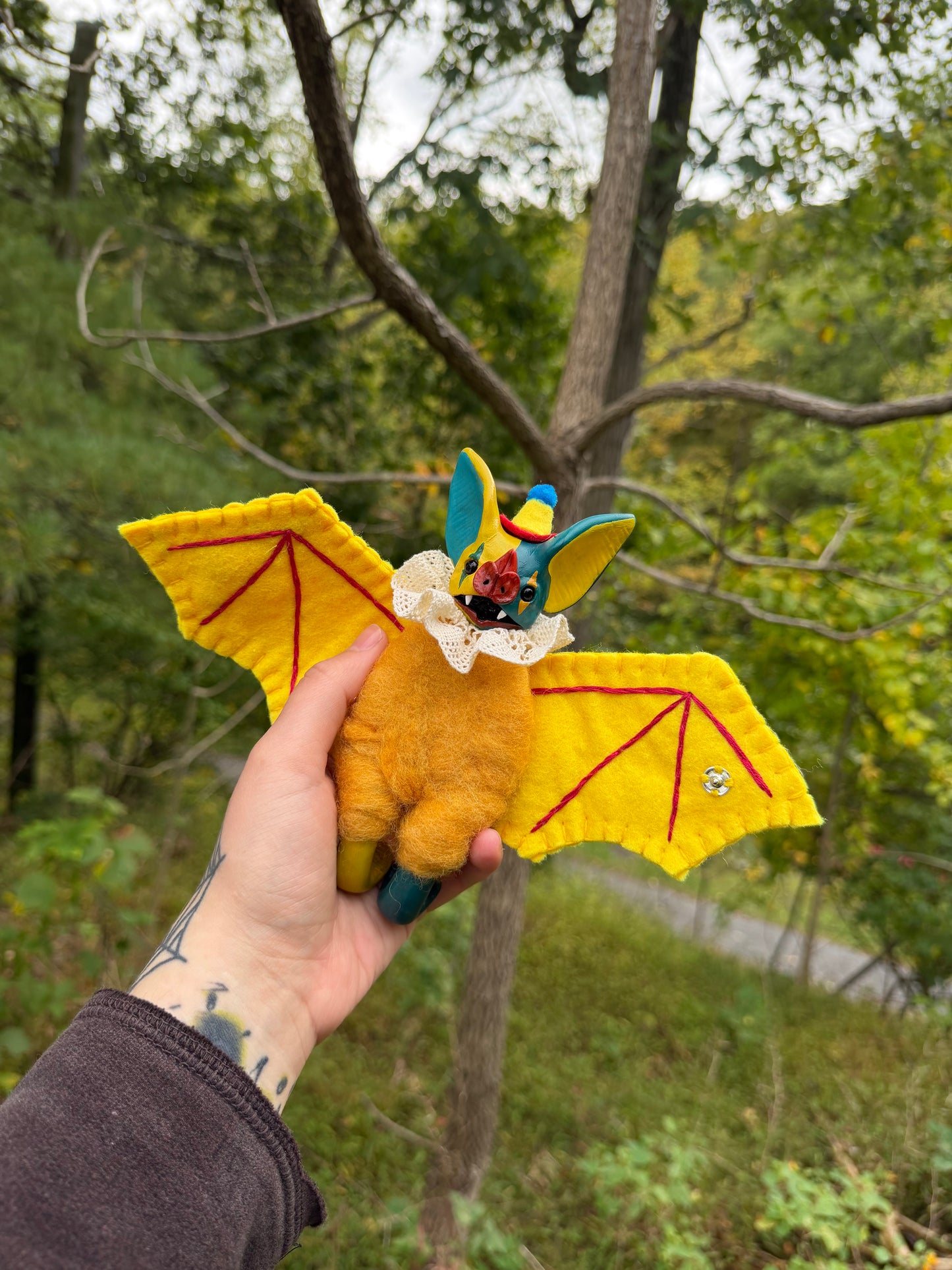 LARGE HANGING BAT (yellow)