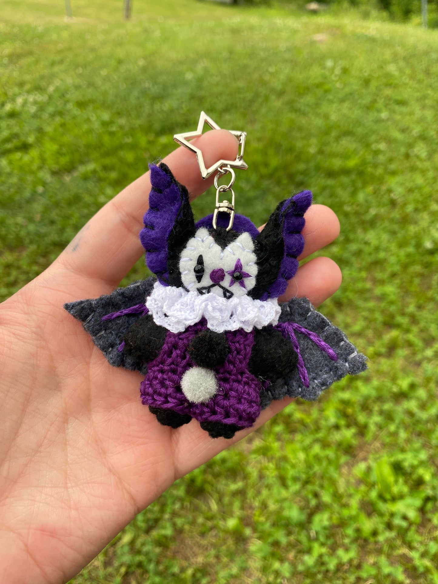 PRIDE BAT POCKET CLOWN CLIP (asexual)