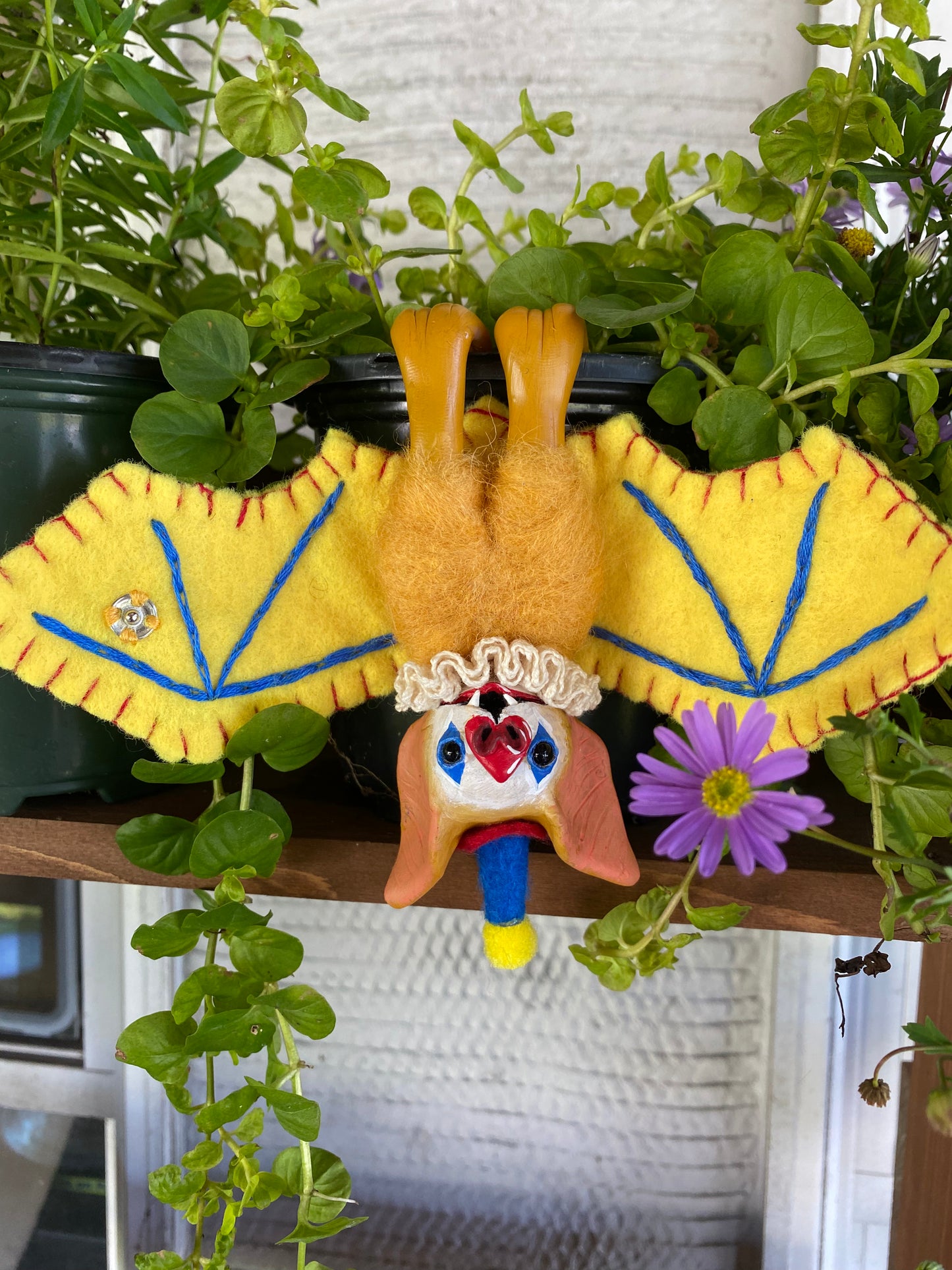 HANGING BAT (yellow)