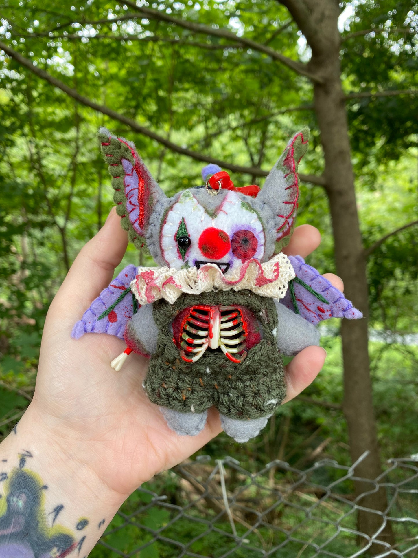 ZOMBIE CLOWN BAG CLIP (grey)