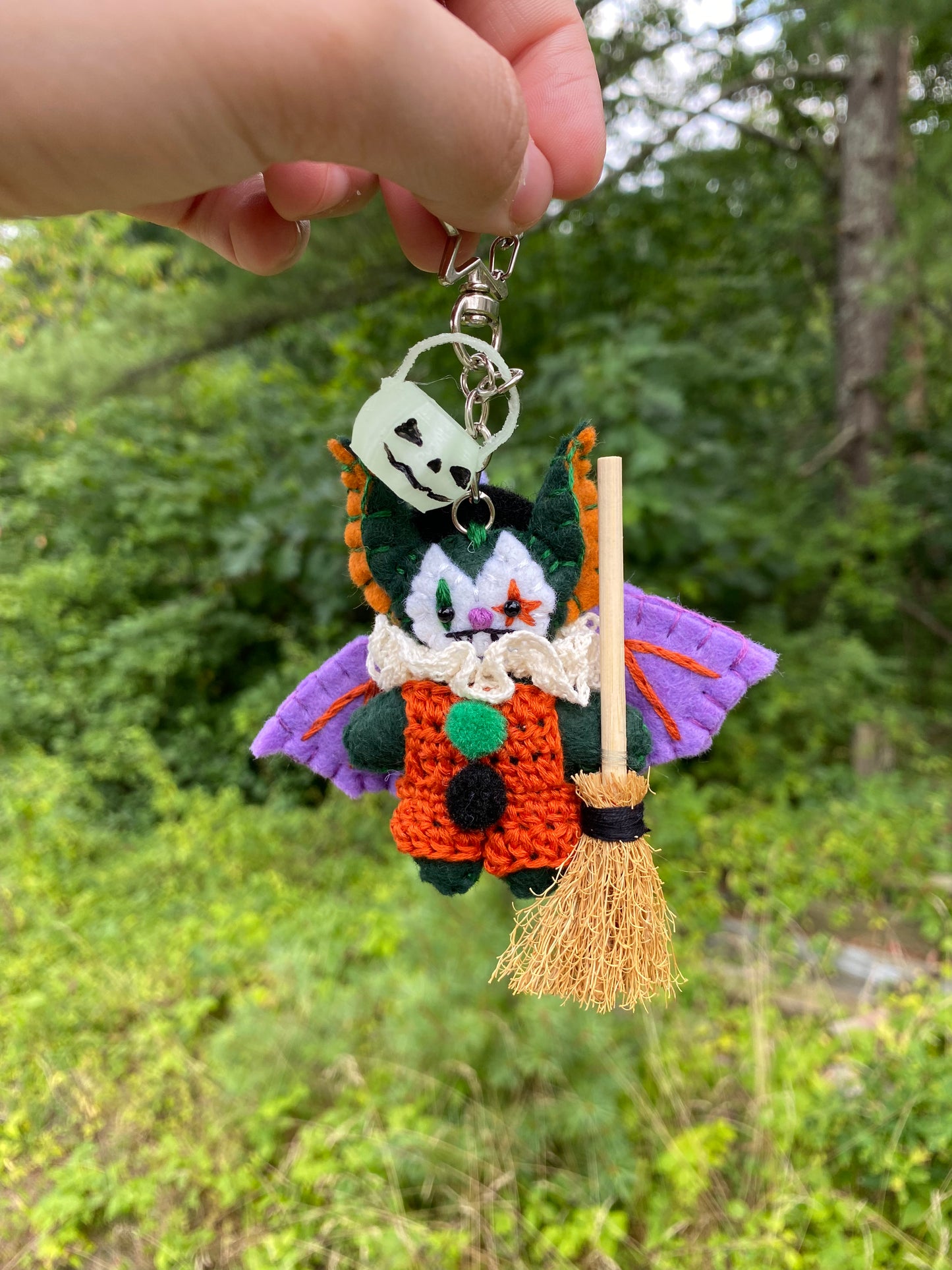 TRICK-OR-TREAT POCKET CLOWN CLIP (forest green witch)