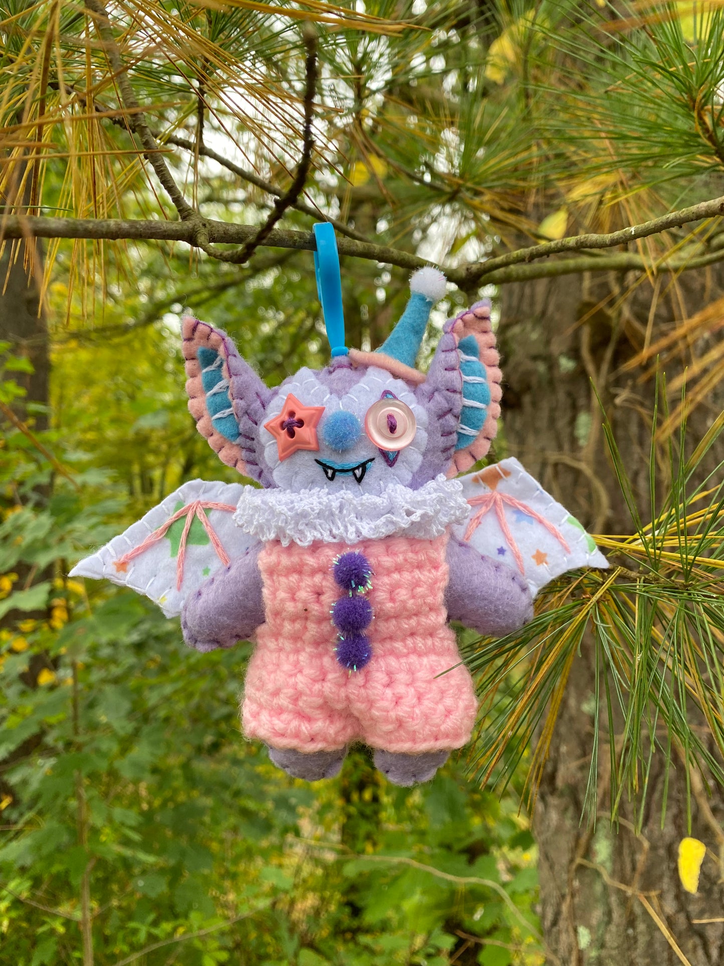 PASTEL CLOWN BAT BAG CLIP
