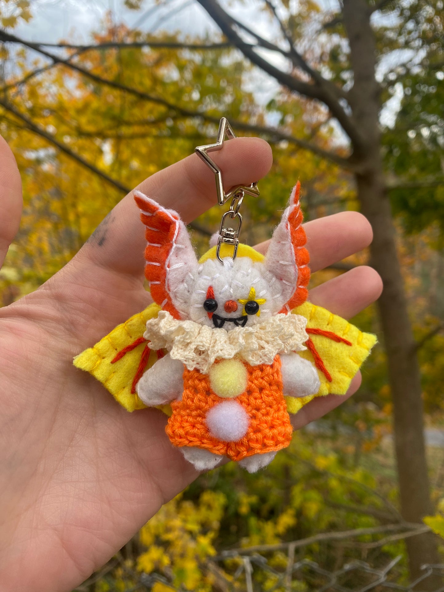 BAT POCKET CLOWN CLIP (white)