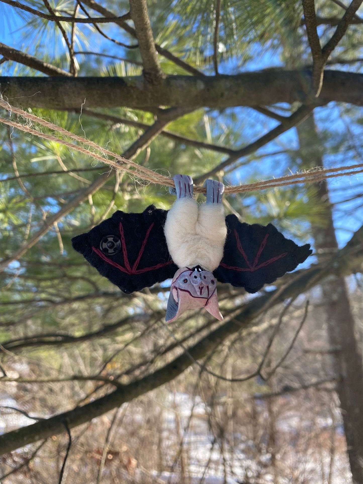 MEDIUM CREATURE HANGING BAT