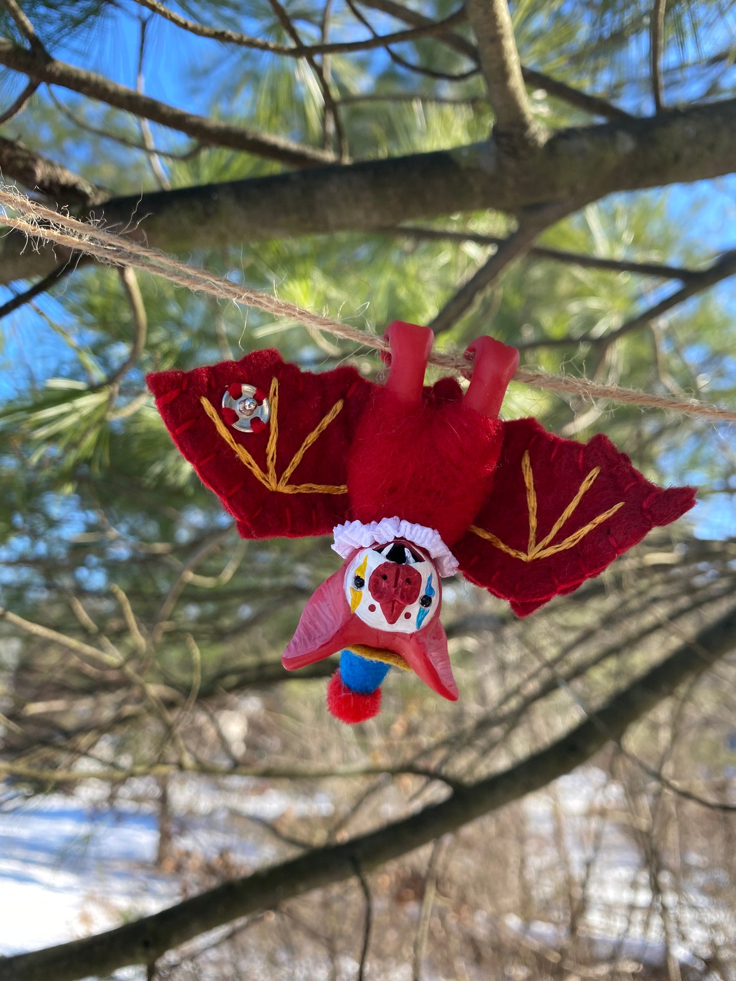 MINI HANGING BAT (red)