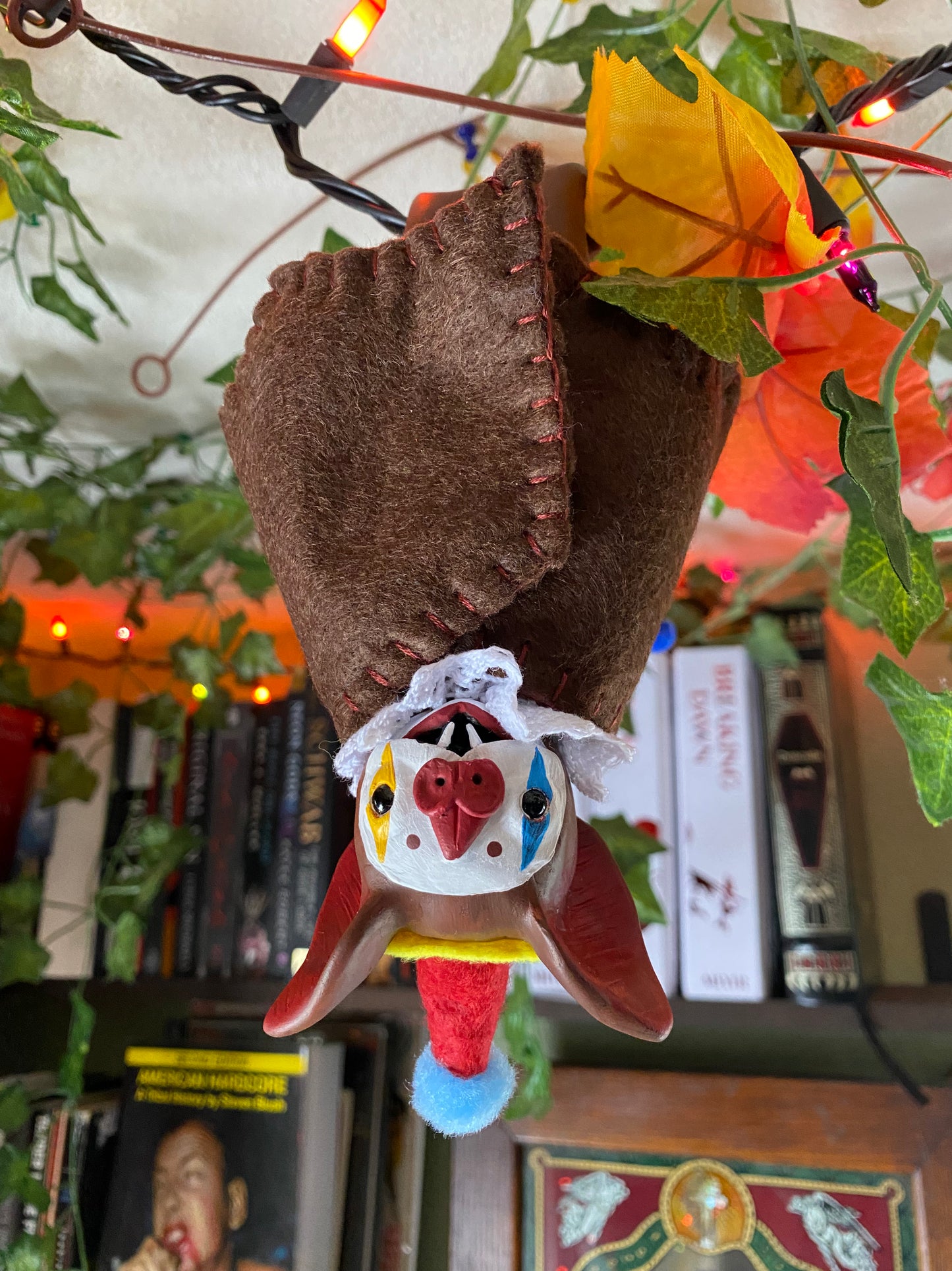 XL HANGING BAT (brown)
