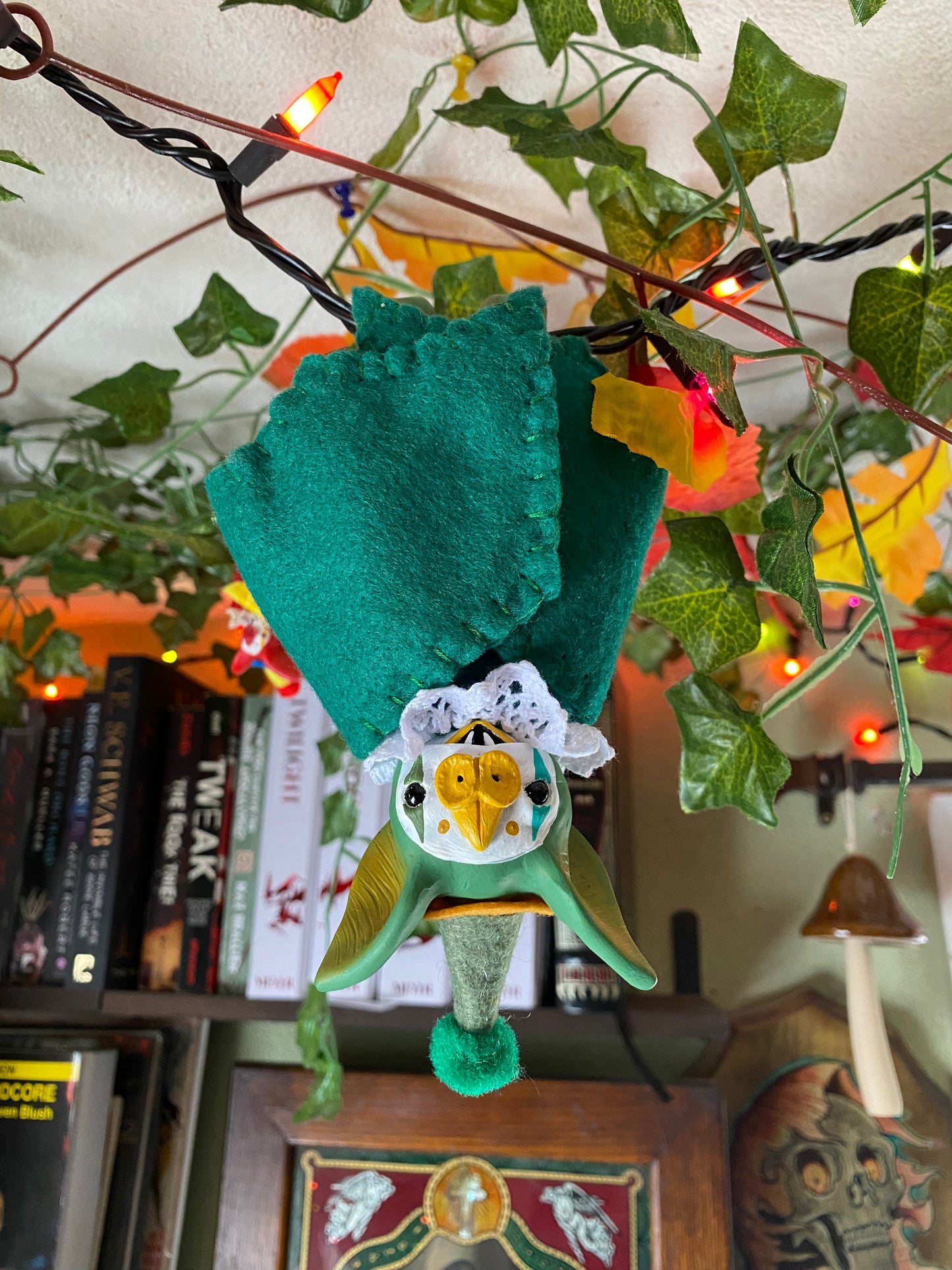 XL HANGING BAT (green)