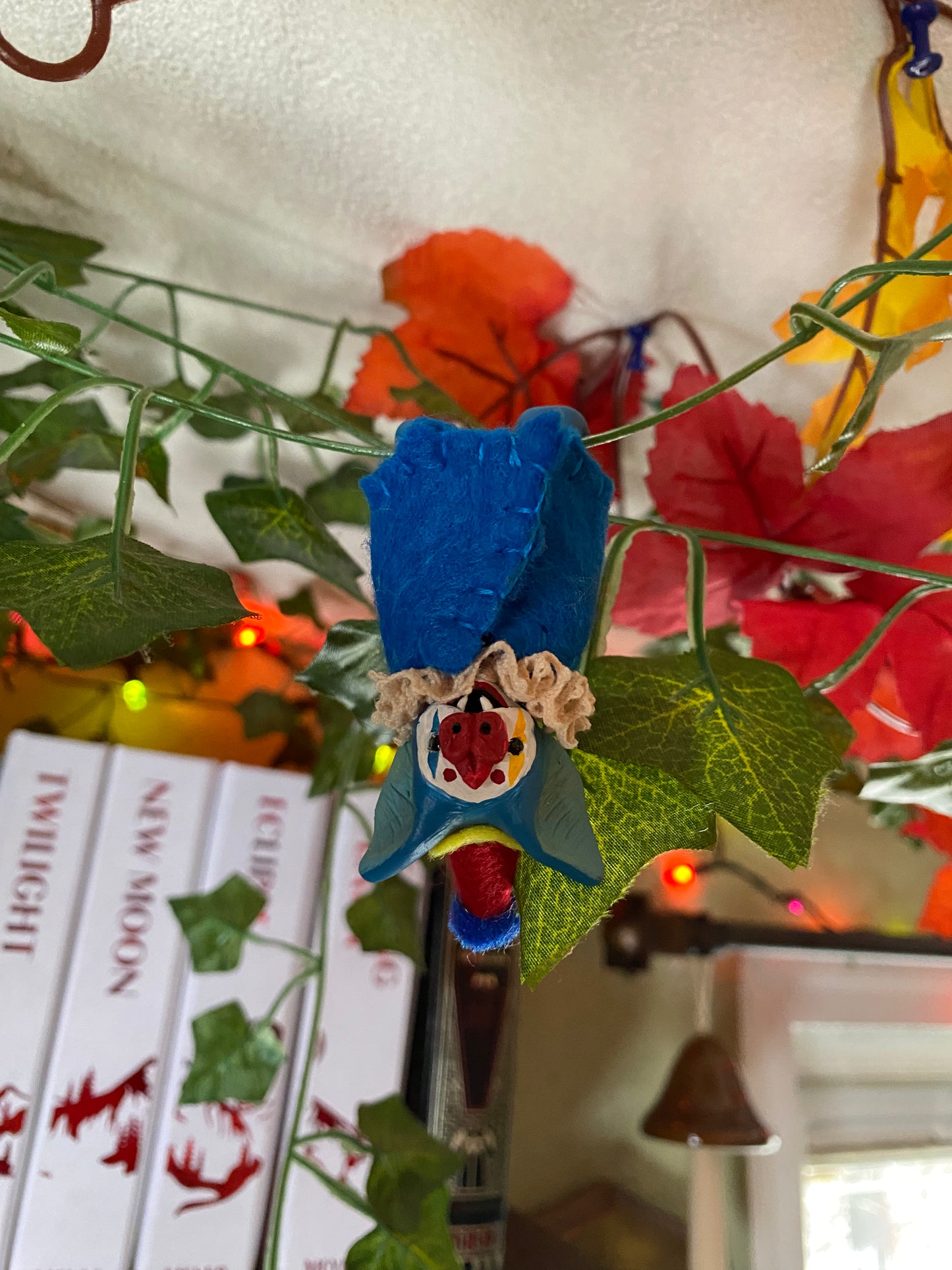 MINI HANGING BAT (blue)