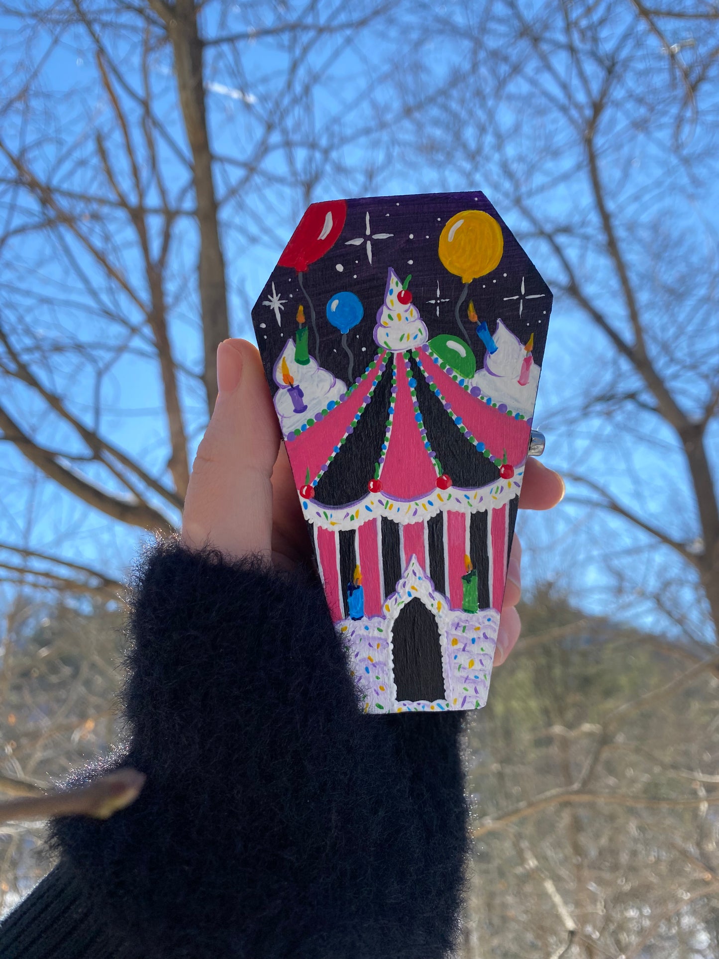 BIRTHDAY CIRCUS COFFIN W/ CLOWN BAT (pink)
