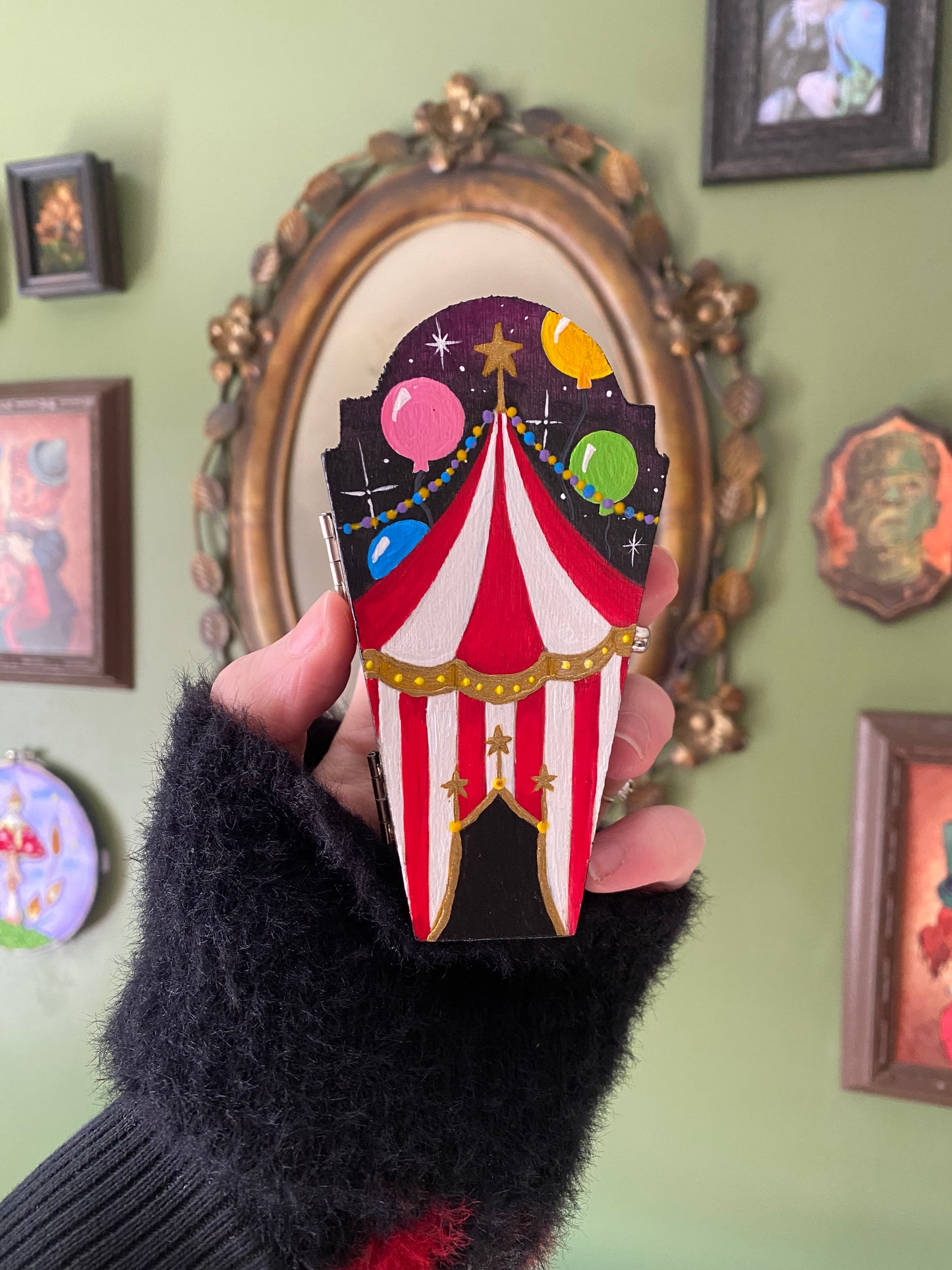 BIRTHDAY CIRCUS COFFIN W/ CLOWN BAT (blue)