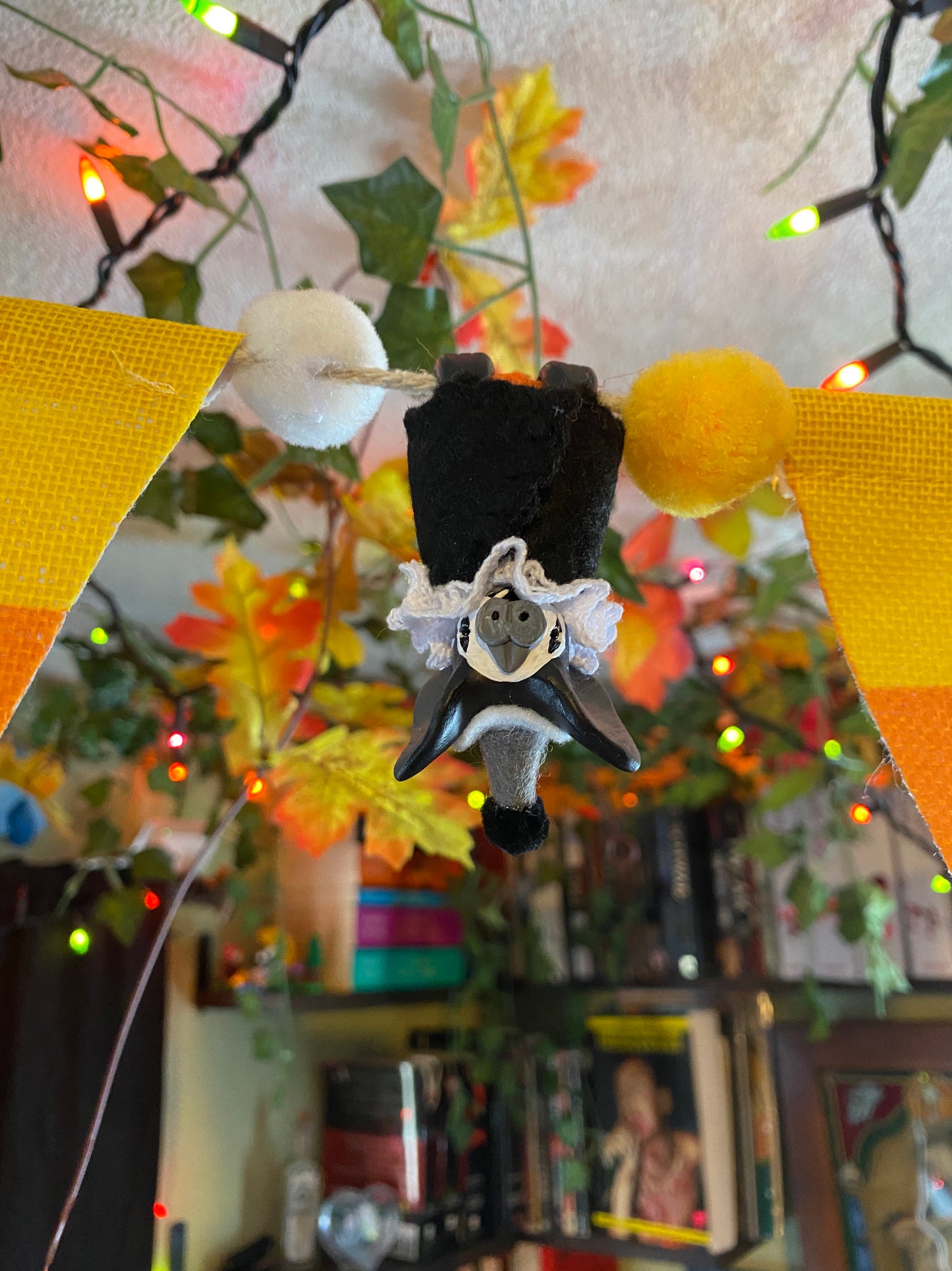 MINI HANGING BAT (black/grey)