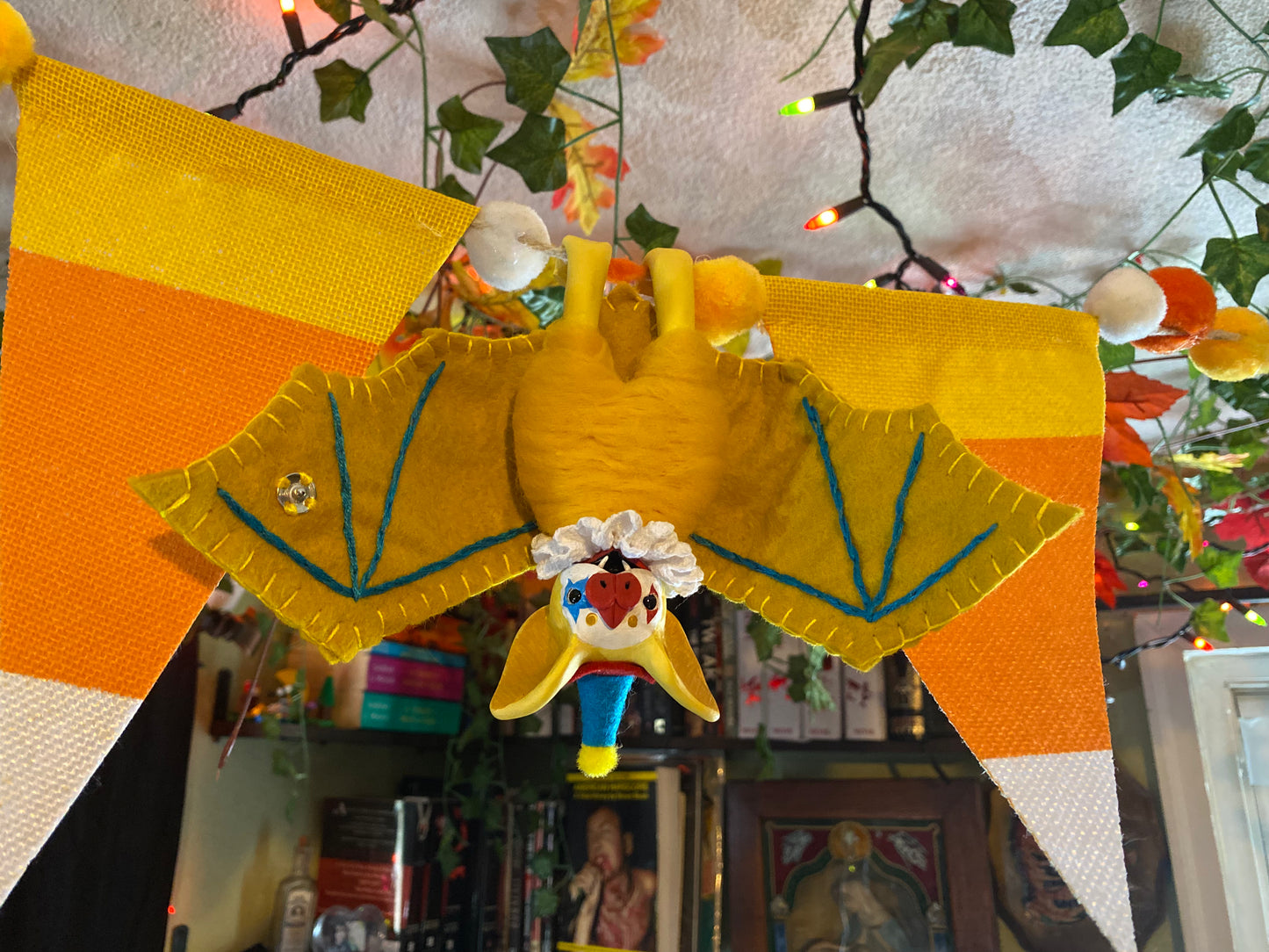 LARGE HANGING BAT (yellow)