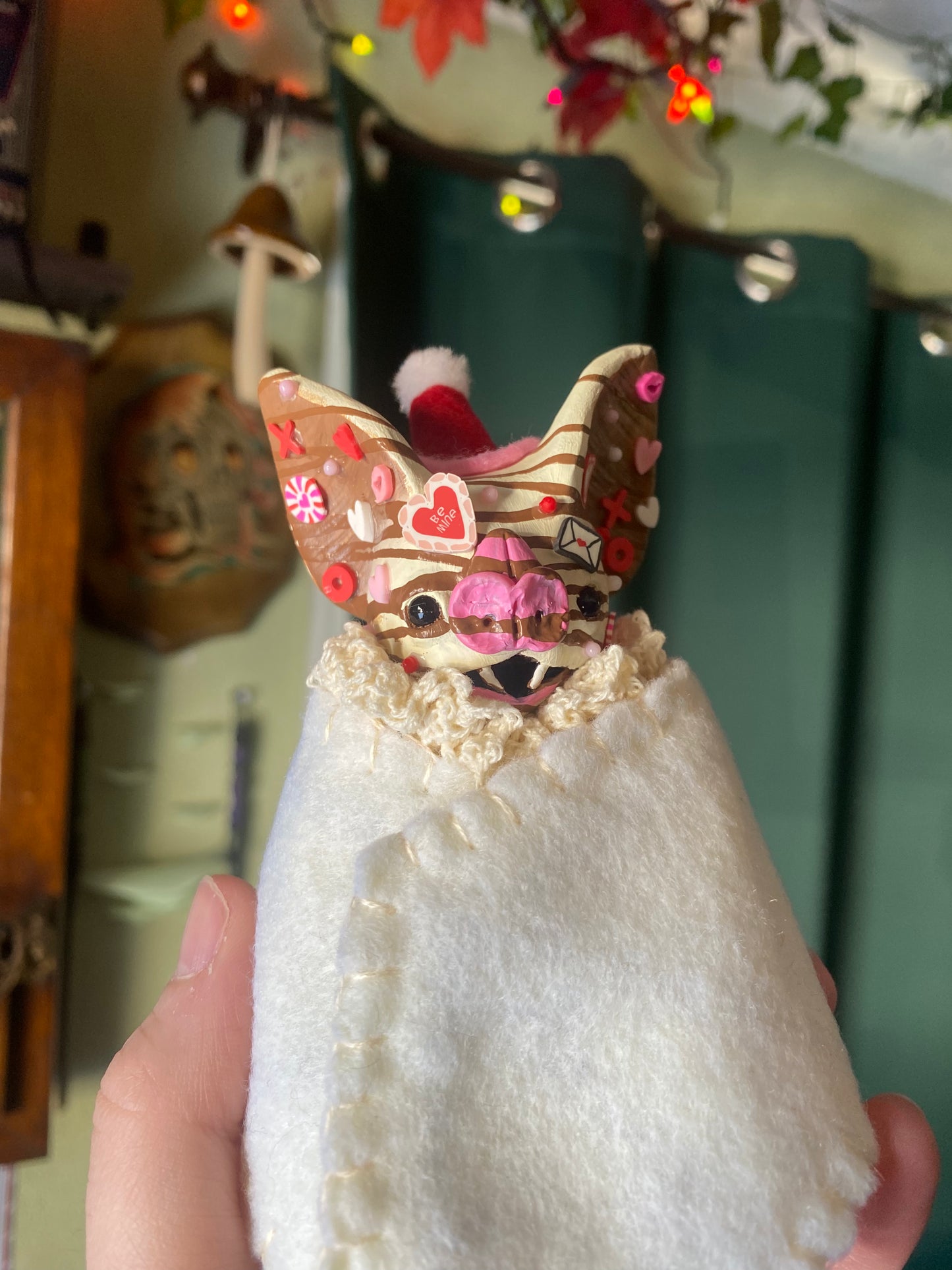 LARGE HANGING BAT (white chocolate)