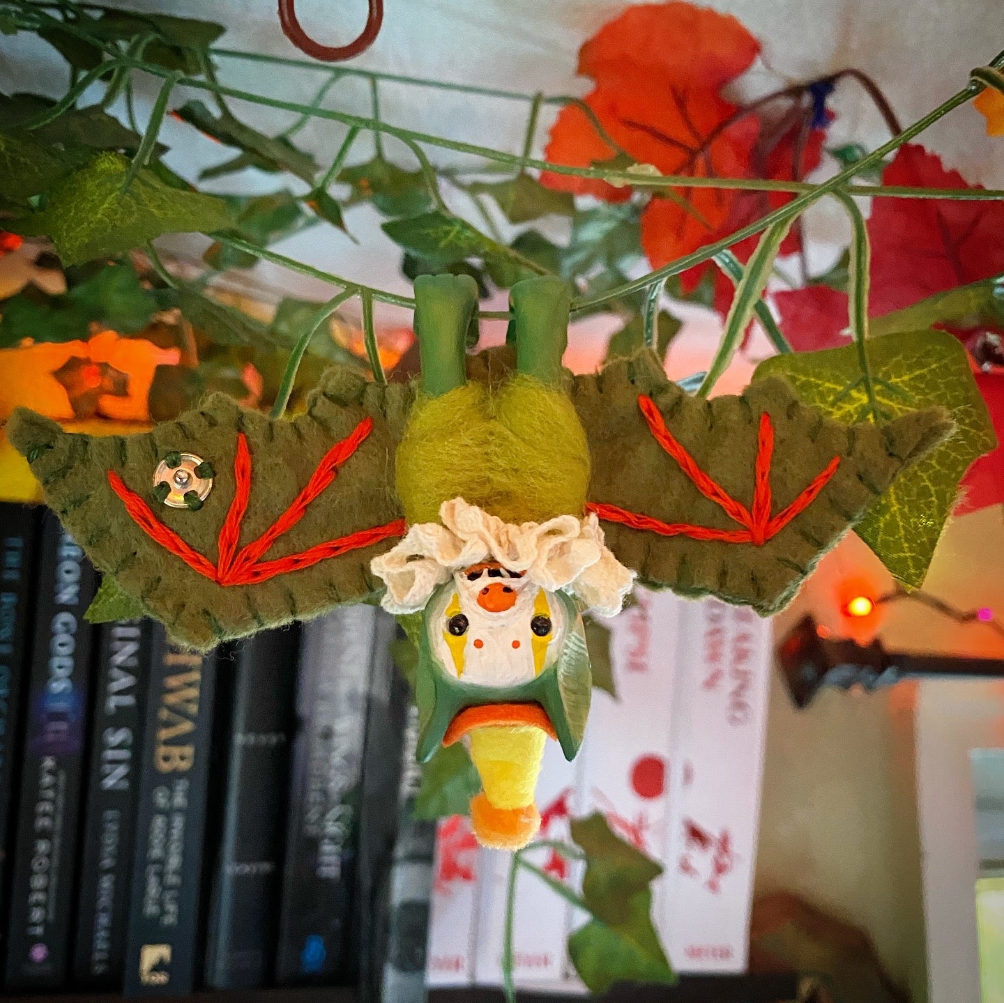 HANGING BAT/PAINTED COFFIN (green)