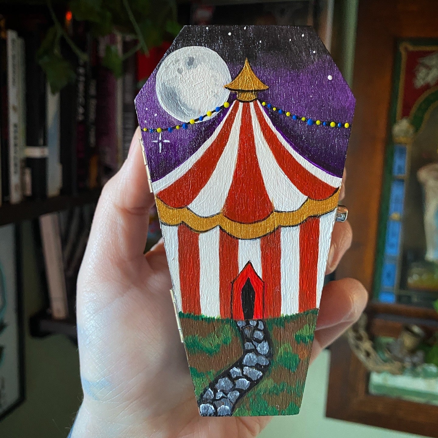 HANGING BAT/PAINTED COFFIN (blue)
