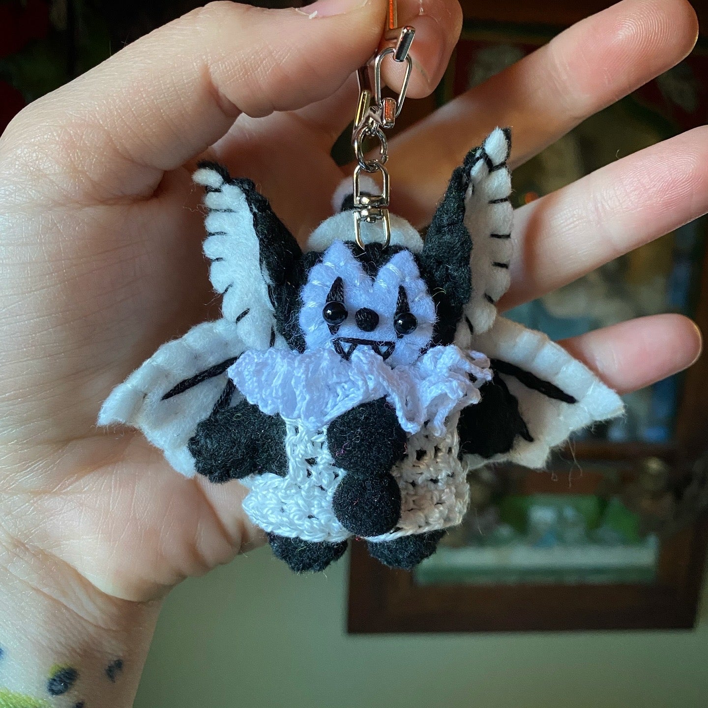 BAT POCKET CLOWN (black/white)