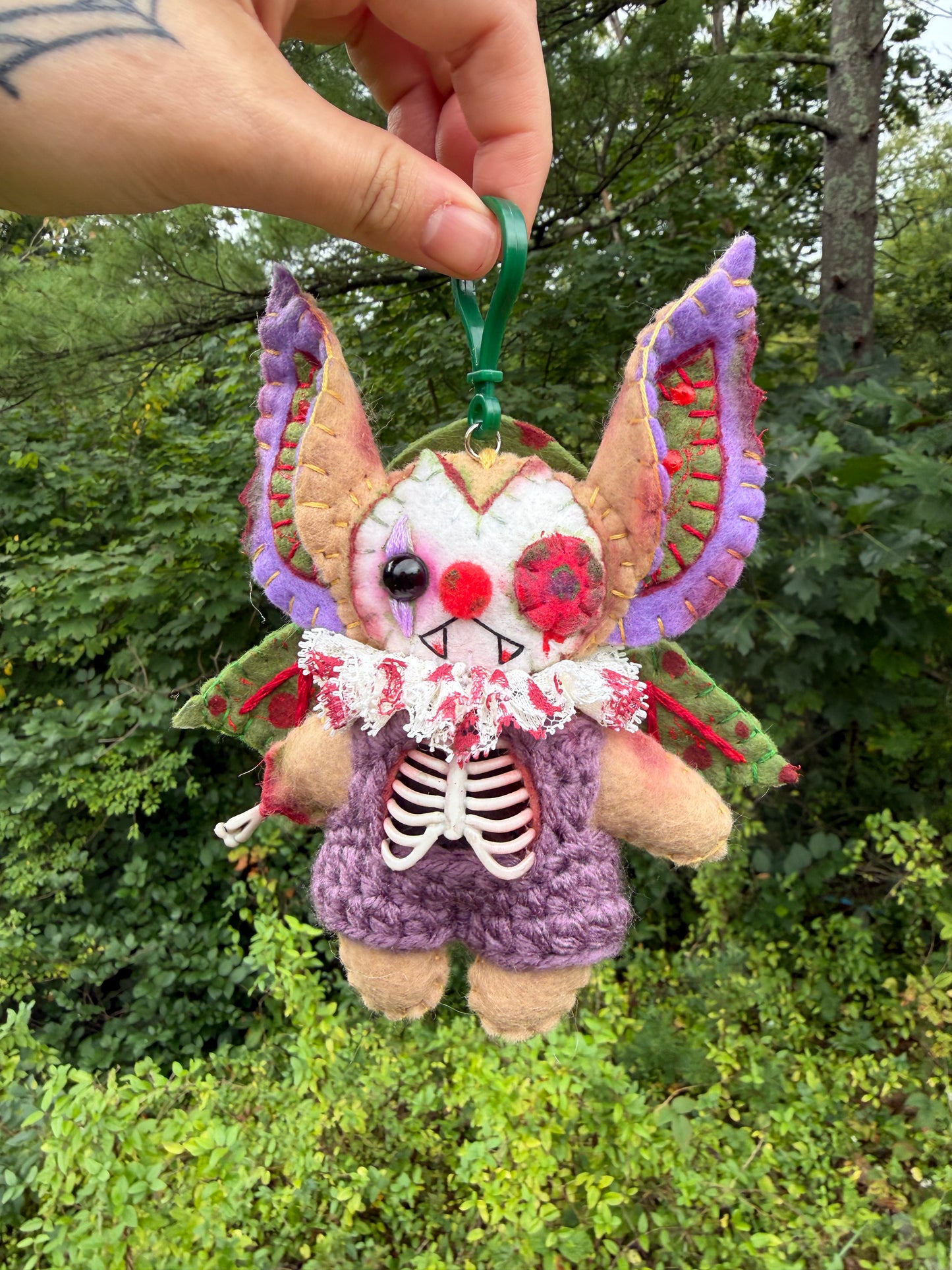 ZOMBIE CLOWN BAG CLIP (tan)
