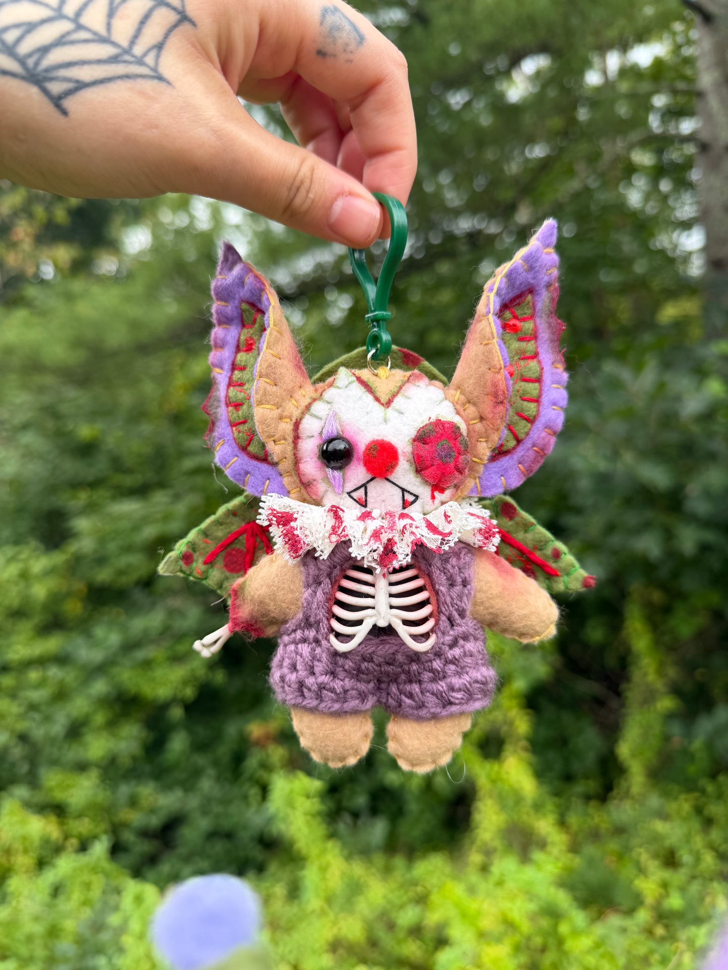 ZOMBIE CLOWN BAG CLIP (tan)