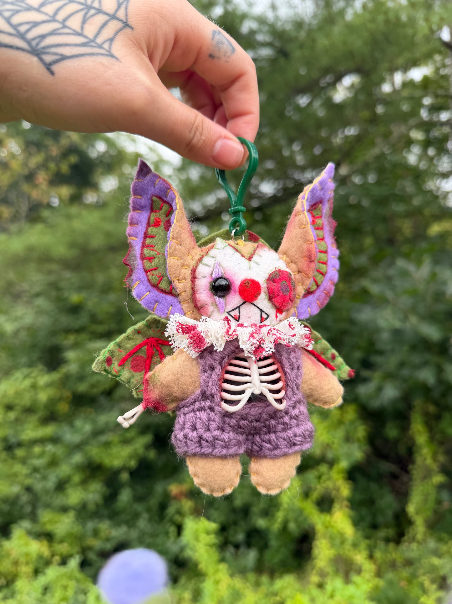 ZOMBIE CLOWN BAG CLIP (tan)