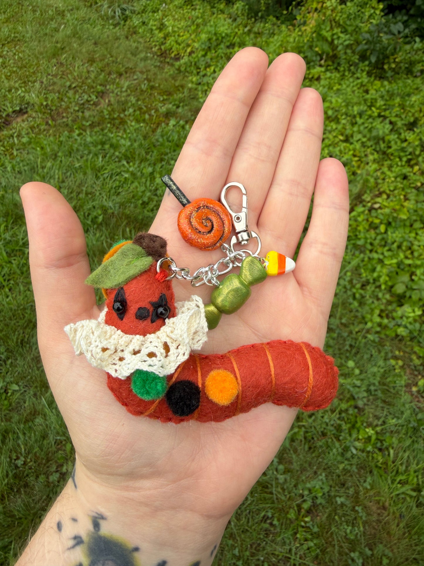 TRICK-OR-TREAT CLOWN WORM CLIP (jack-o-lantern)