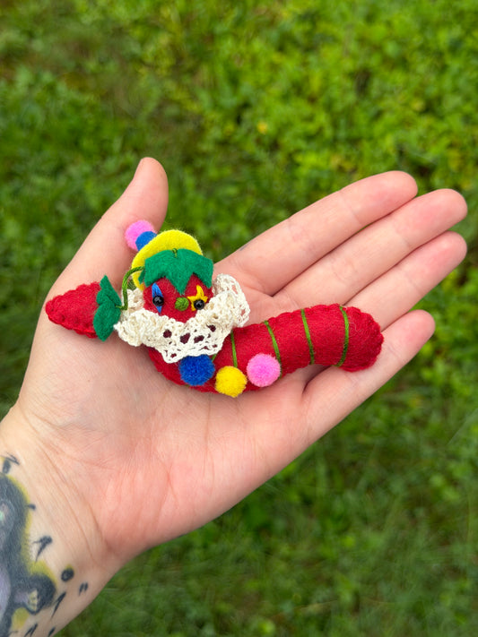 PIN CUSHION CLOWN WORM (no pins/B)