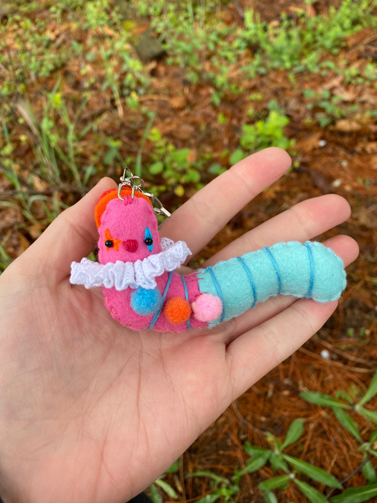 Clown gummy worm clip (pink/blue)
