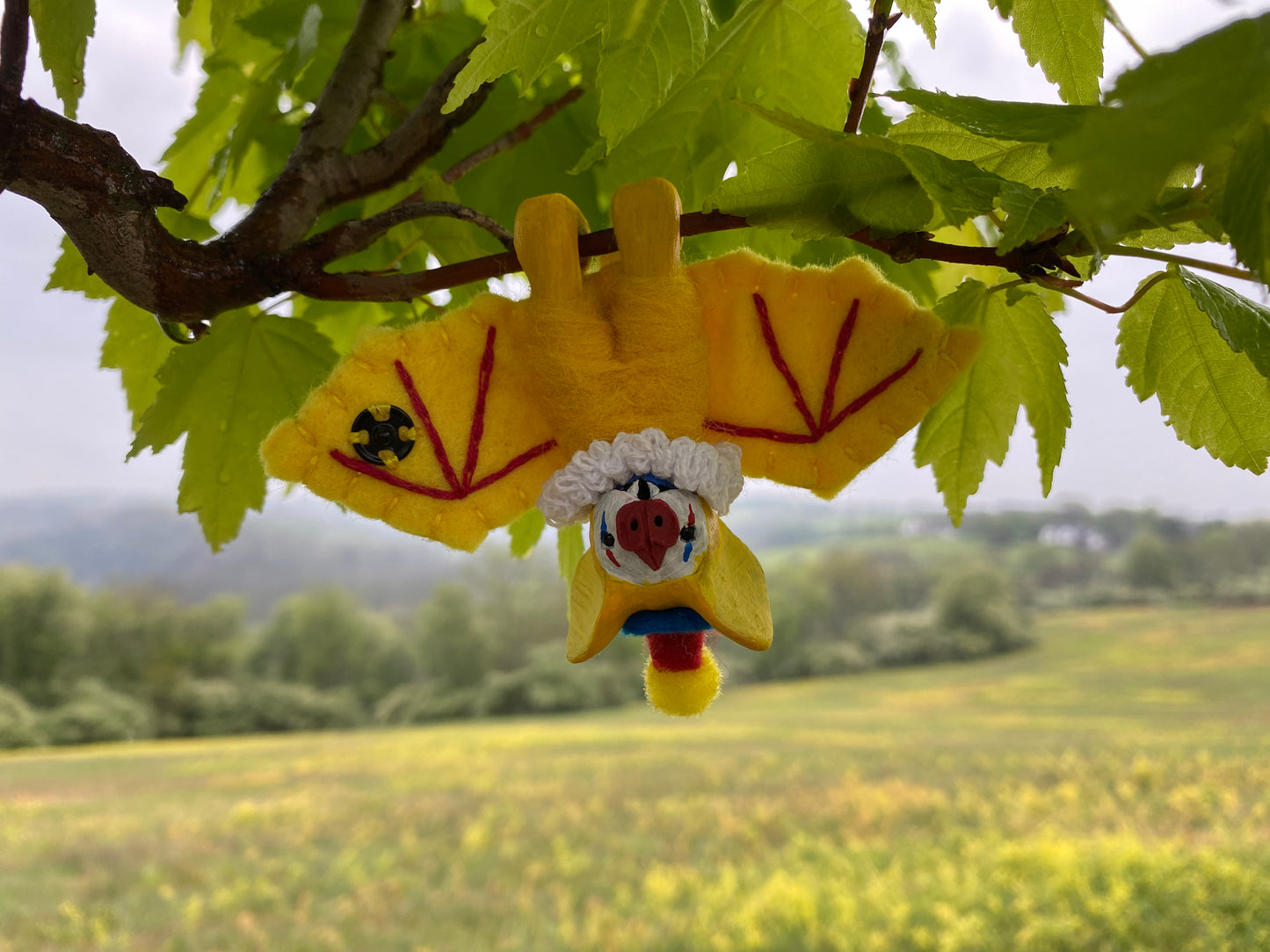 MINI HANGING BAT (yellow)