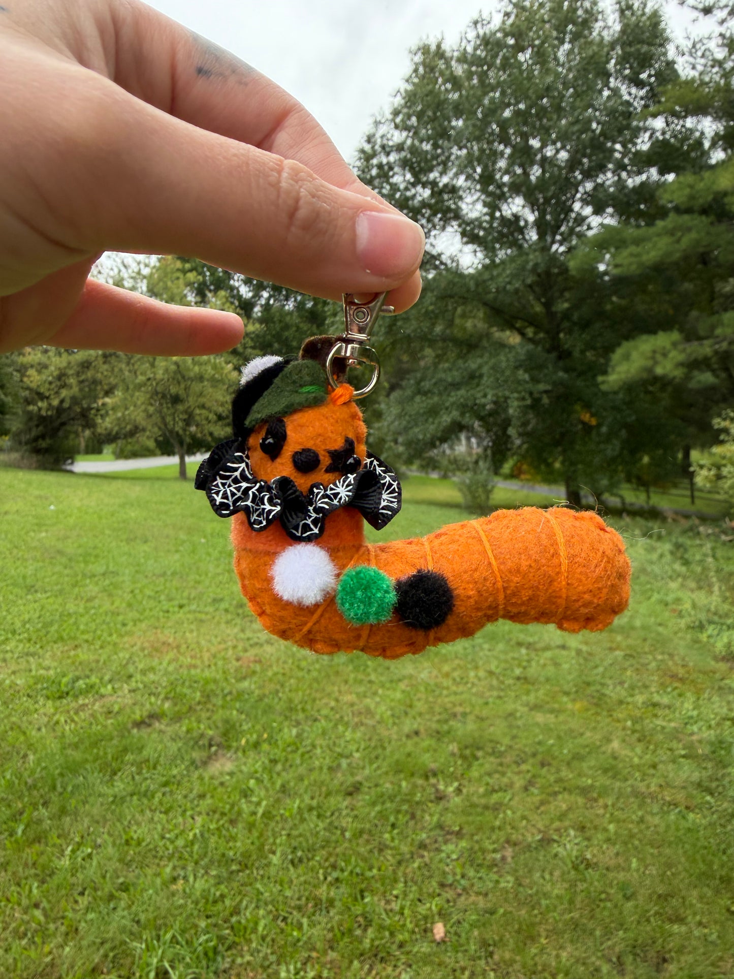 JACK-O-LANTERN TRICK OR TREAT WORM (burnt orange)