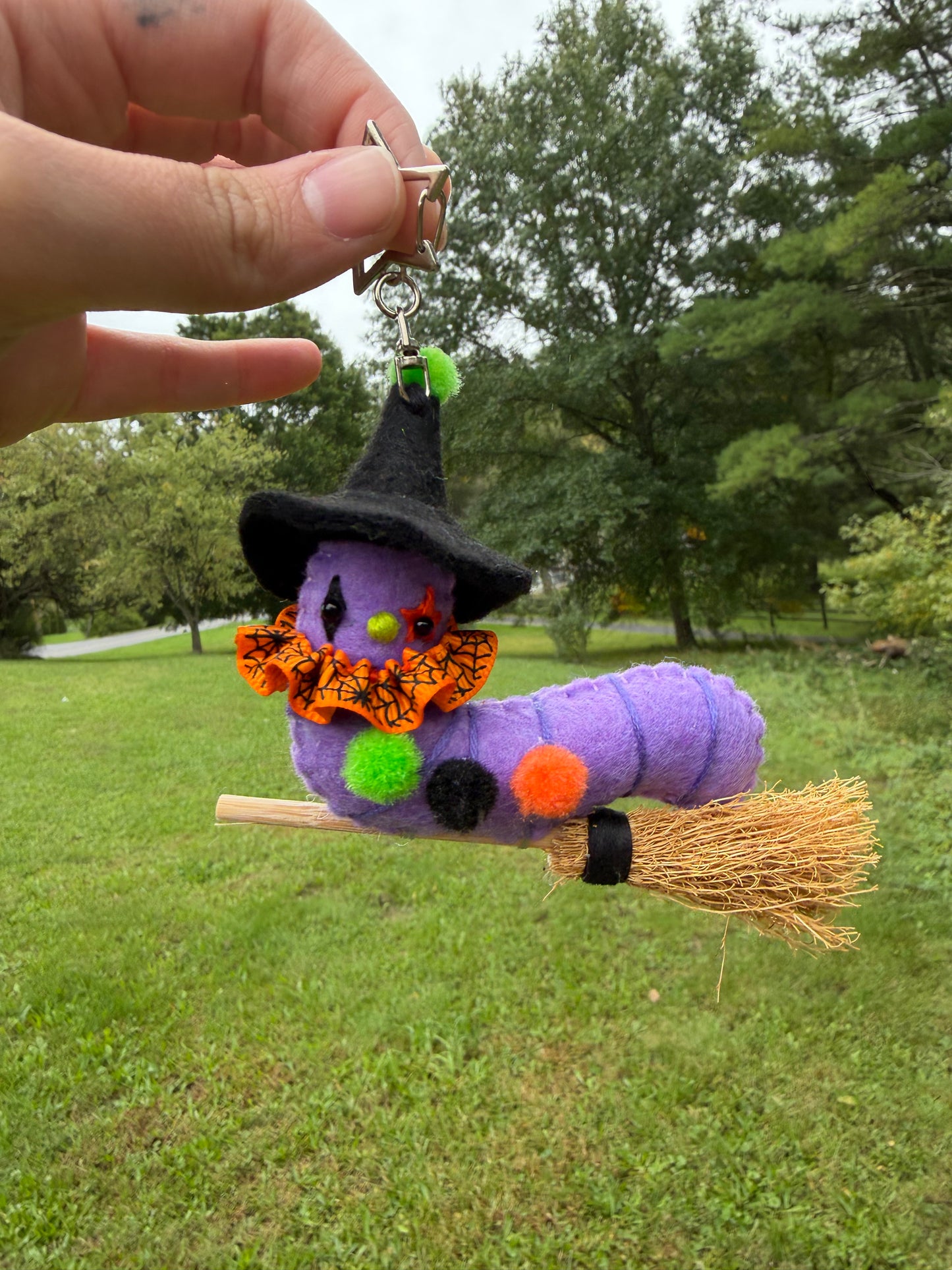 WITCH TRICK OR TREAT CLOWN WORM (purple/orange)