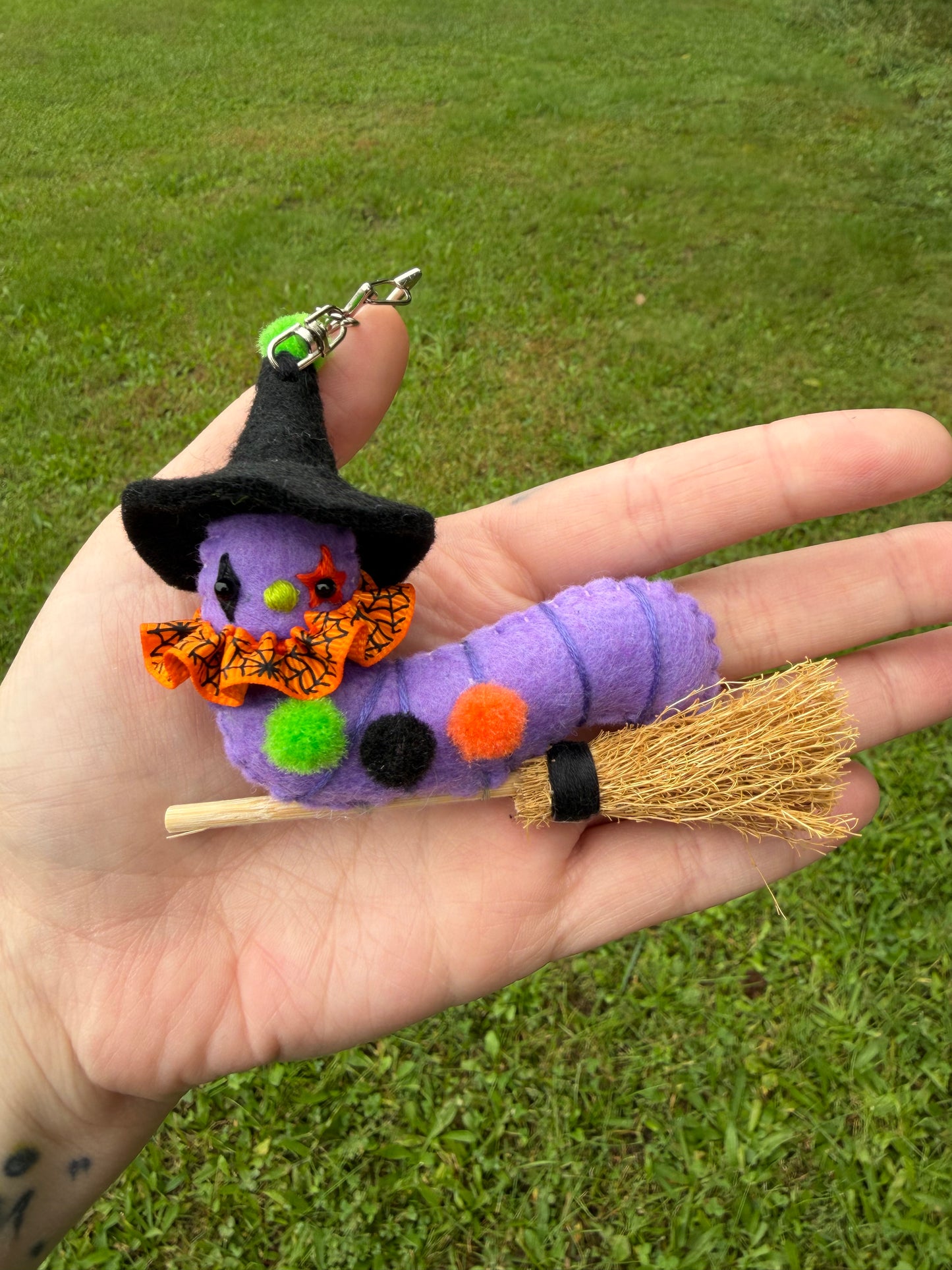 WITCH TRICK OR TREAT CLOWN WORM (purple/orange)