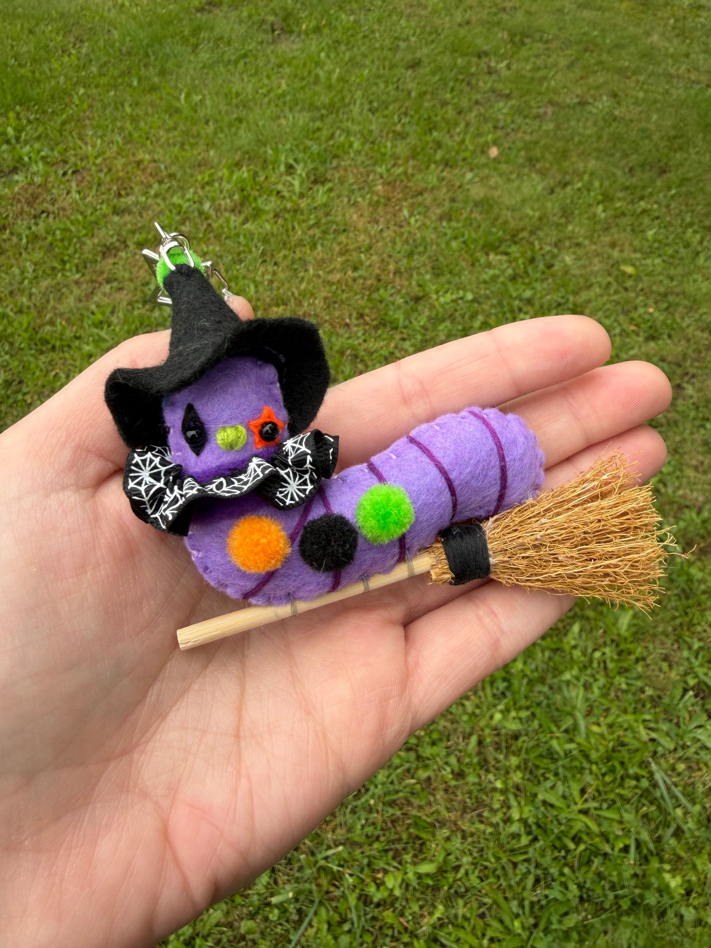 WITCH TRICK OR TREAT CLOWN WORM (purple/black)