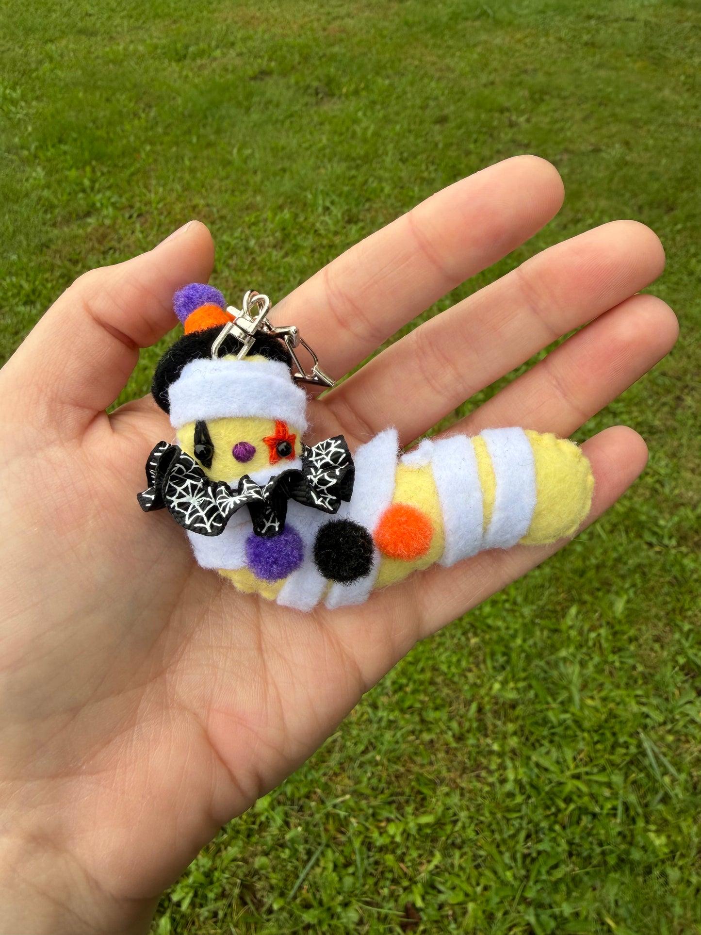 MUMMY TRICK OR TREAT CLOWN WORM (black)