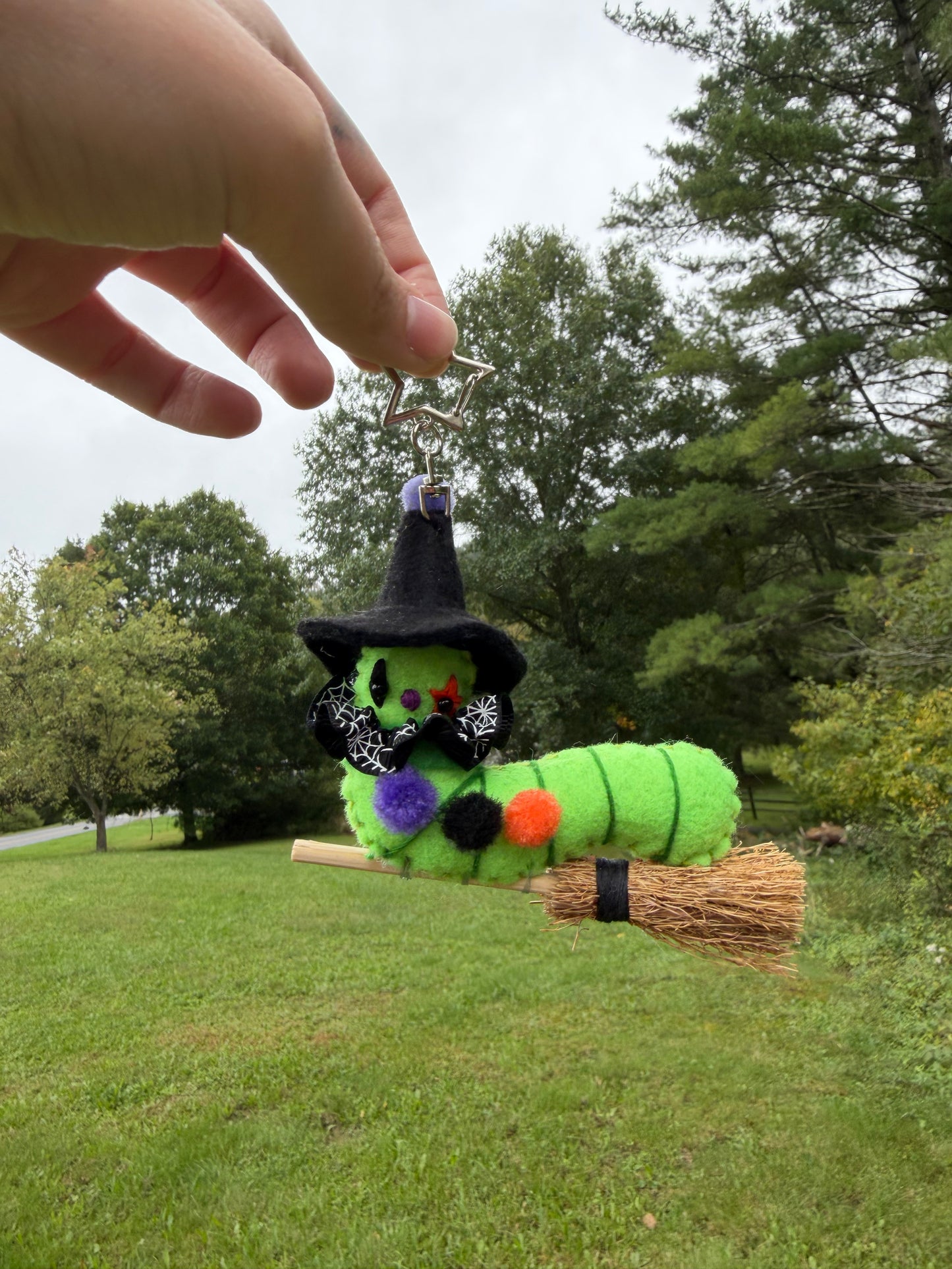 WITCH TRICK OR TREAT CLOWN WORM (green/black)