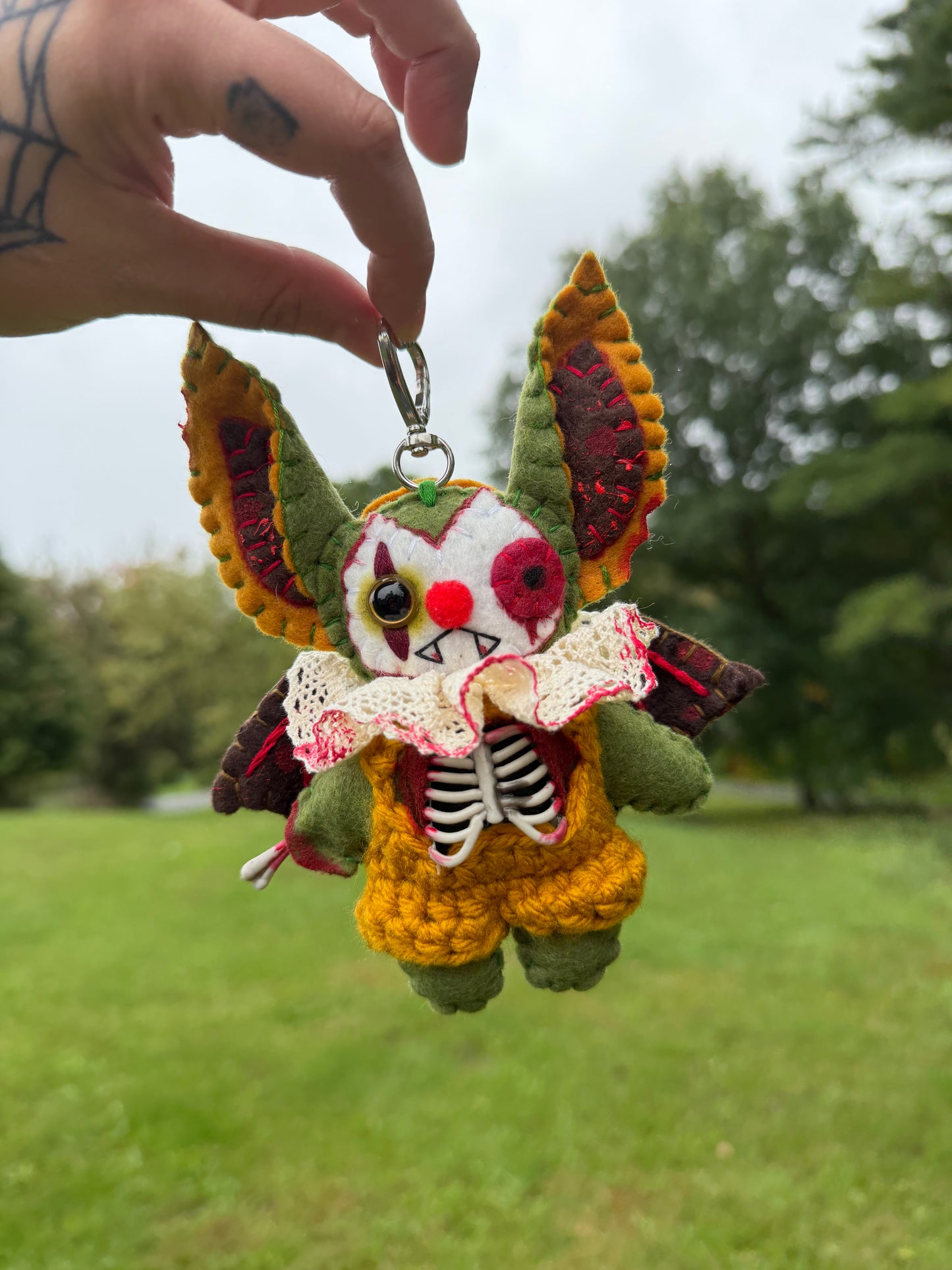 ZOMBIE CLOWN BAT BAG CLIP (green)