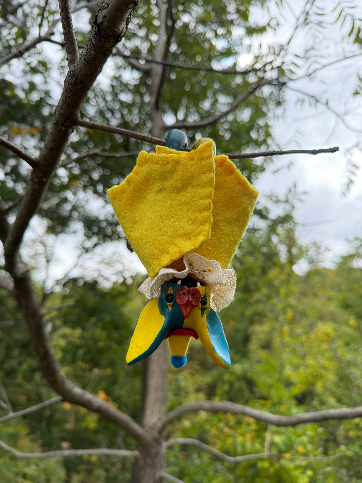 LARGE HANGING BAT (yellow)