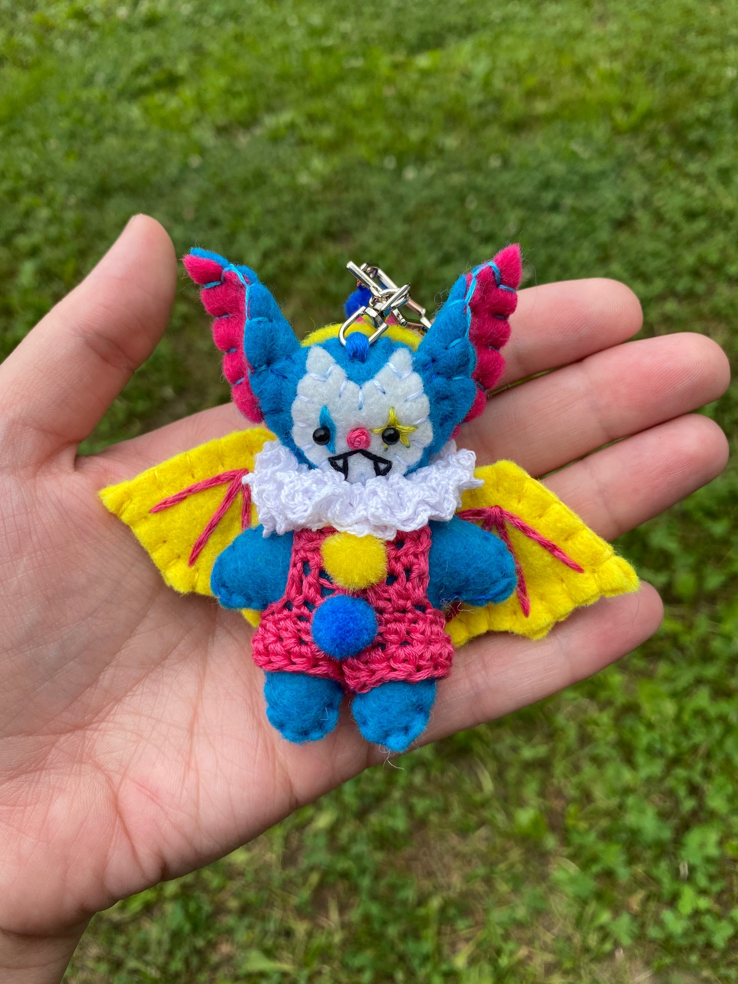 PRIDE BAT POCKET CLOWN CLIP (pansexual)