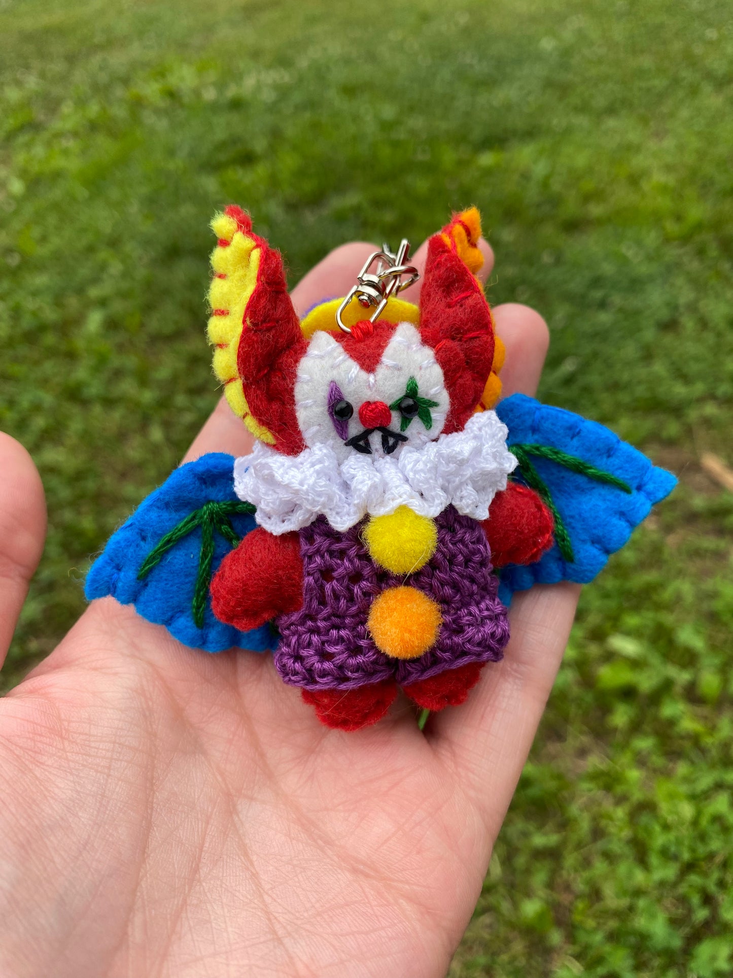 PRIDE BAT POCKET CLOWN CLIP (rainbow)