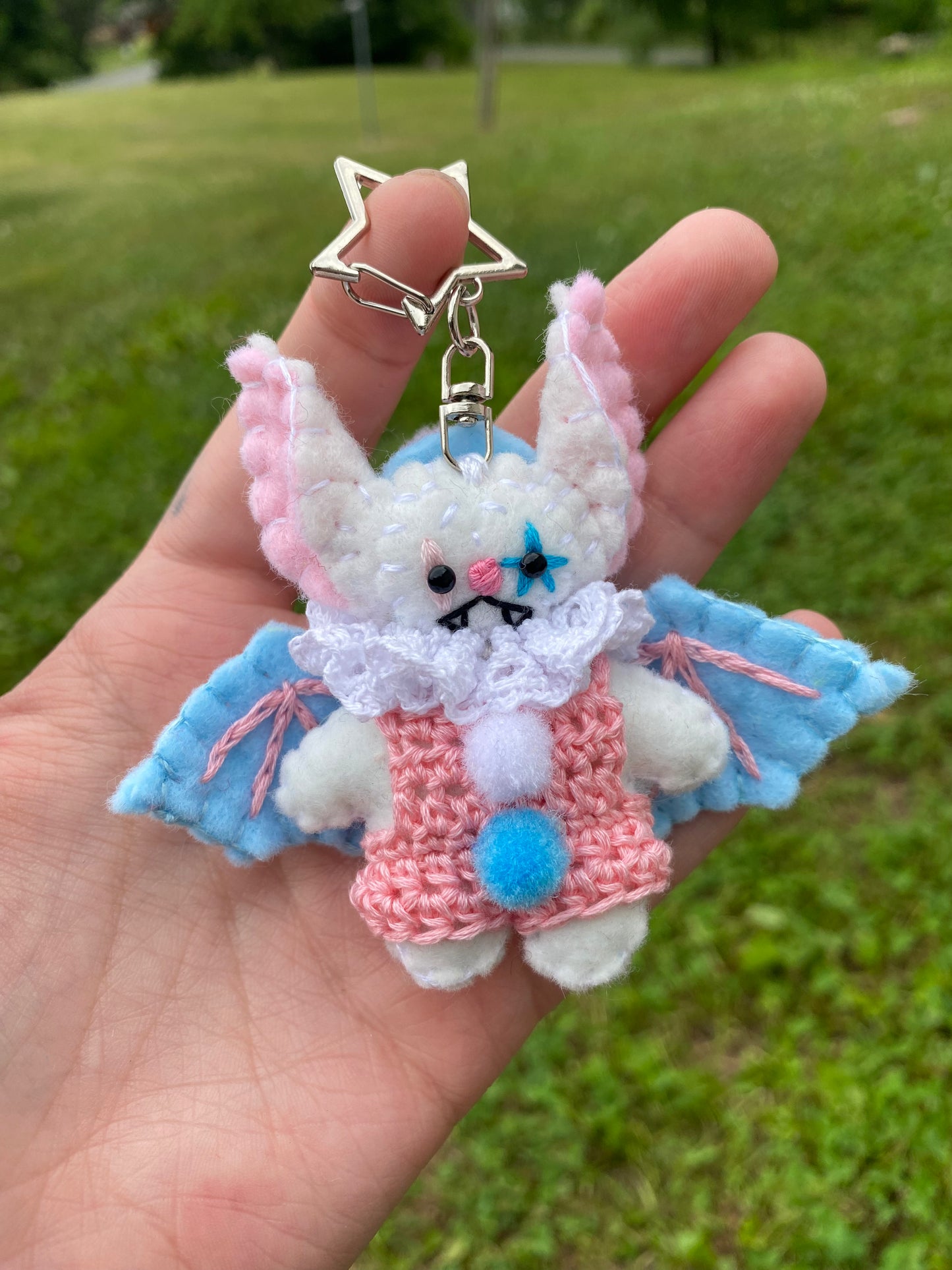 PRIDE BAT POCKET CLOWN CLIP (trans)