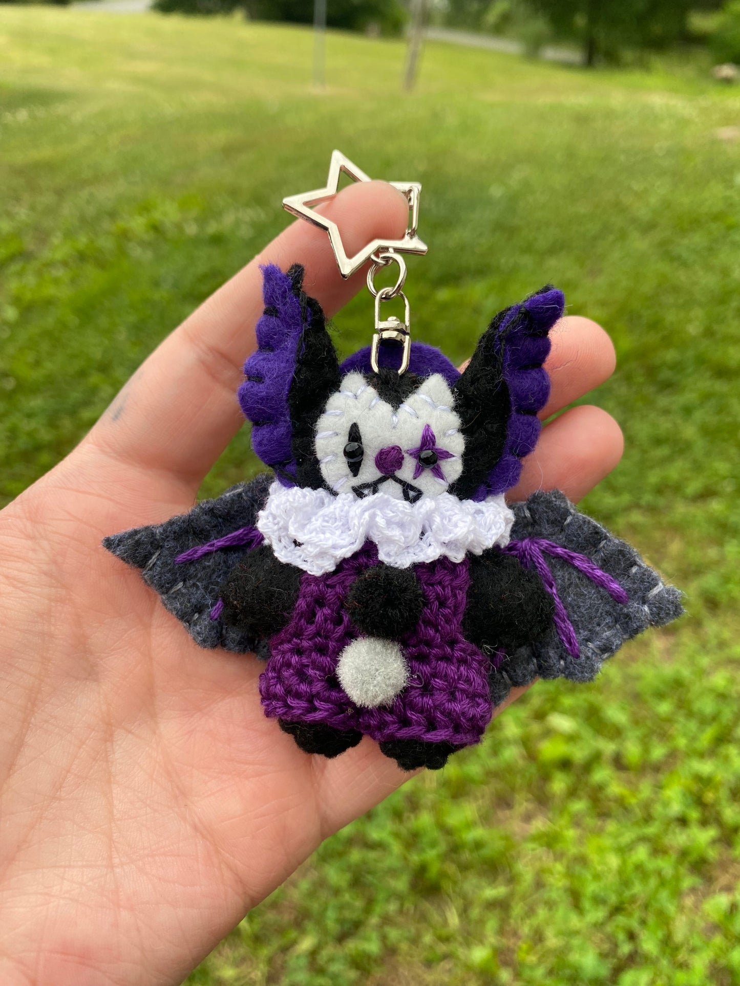 PRIDE BAT POCKET CLOWN CLIP (asexual)