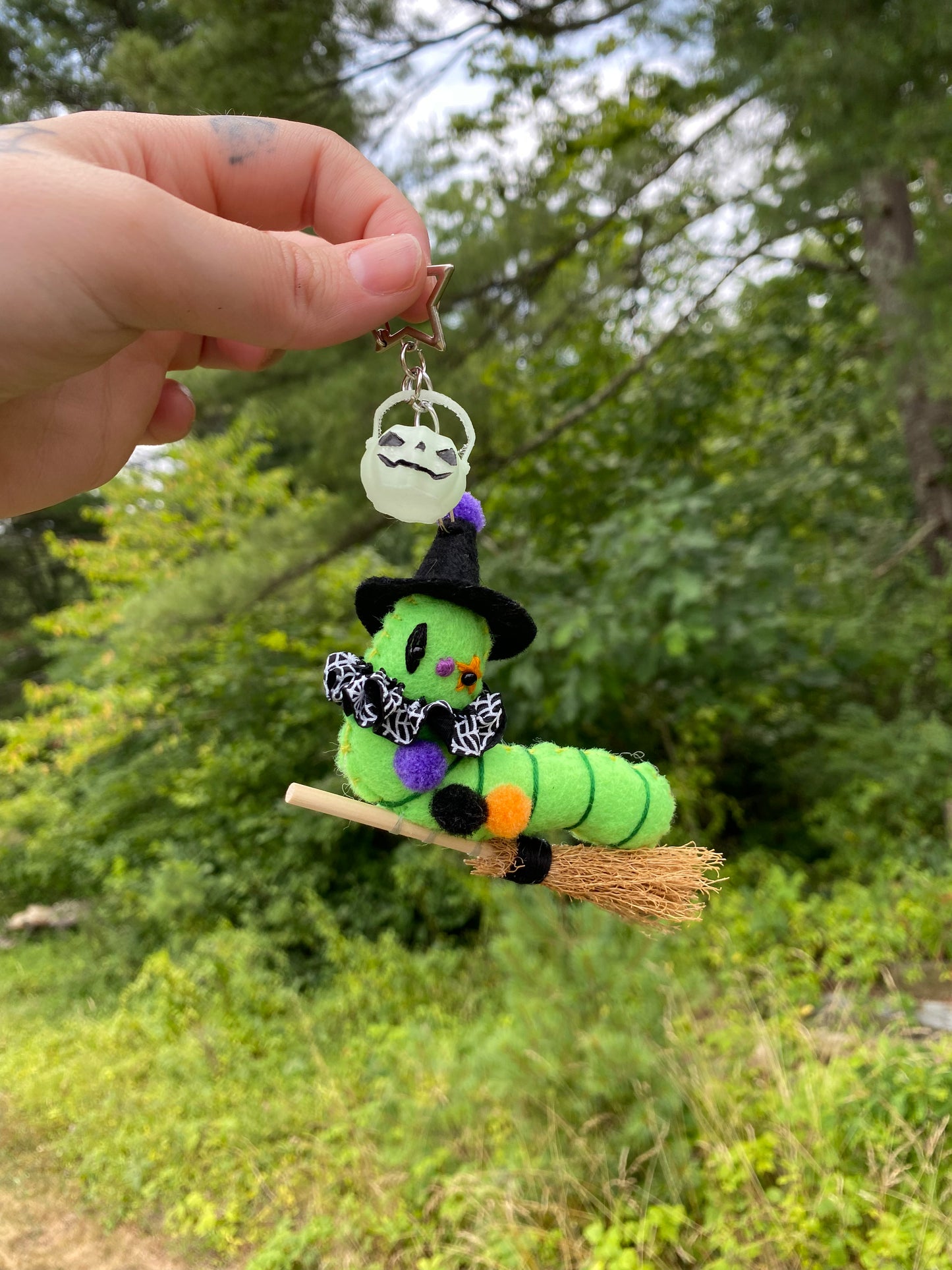TRICK OR TREAT WORM (green witch)