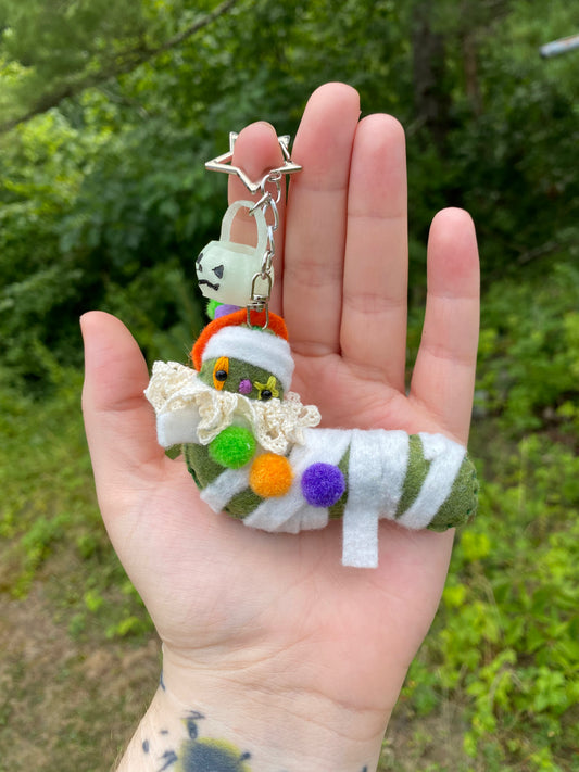 TRICK OR TREAT WORM (green mummy)