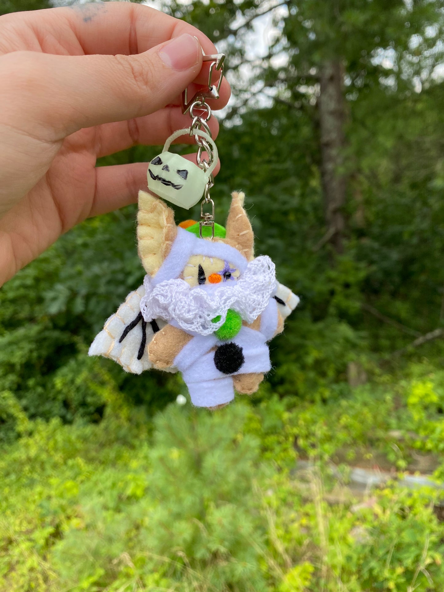 TRICK-OR-TREAT POCKET CLOWN CLIP (mummy beige)