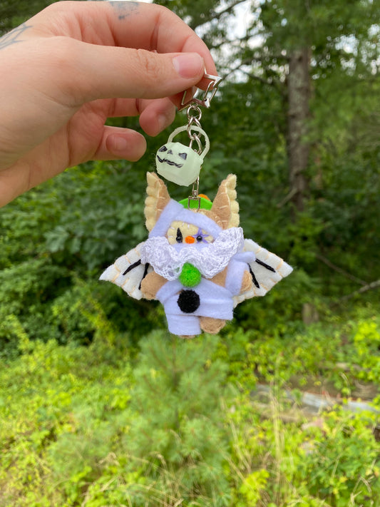 TRICK-OR-TREAT POCKET CLOWN CLIP (mummy beige)