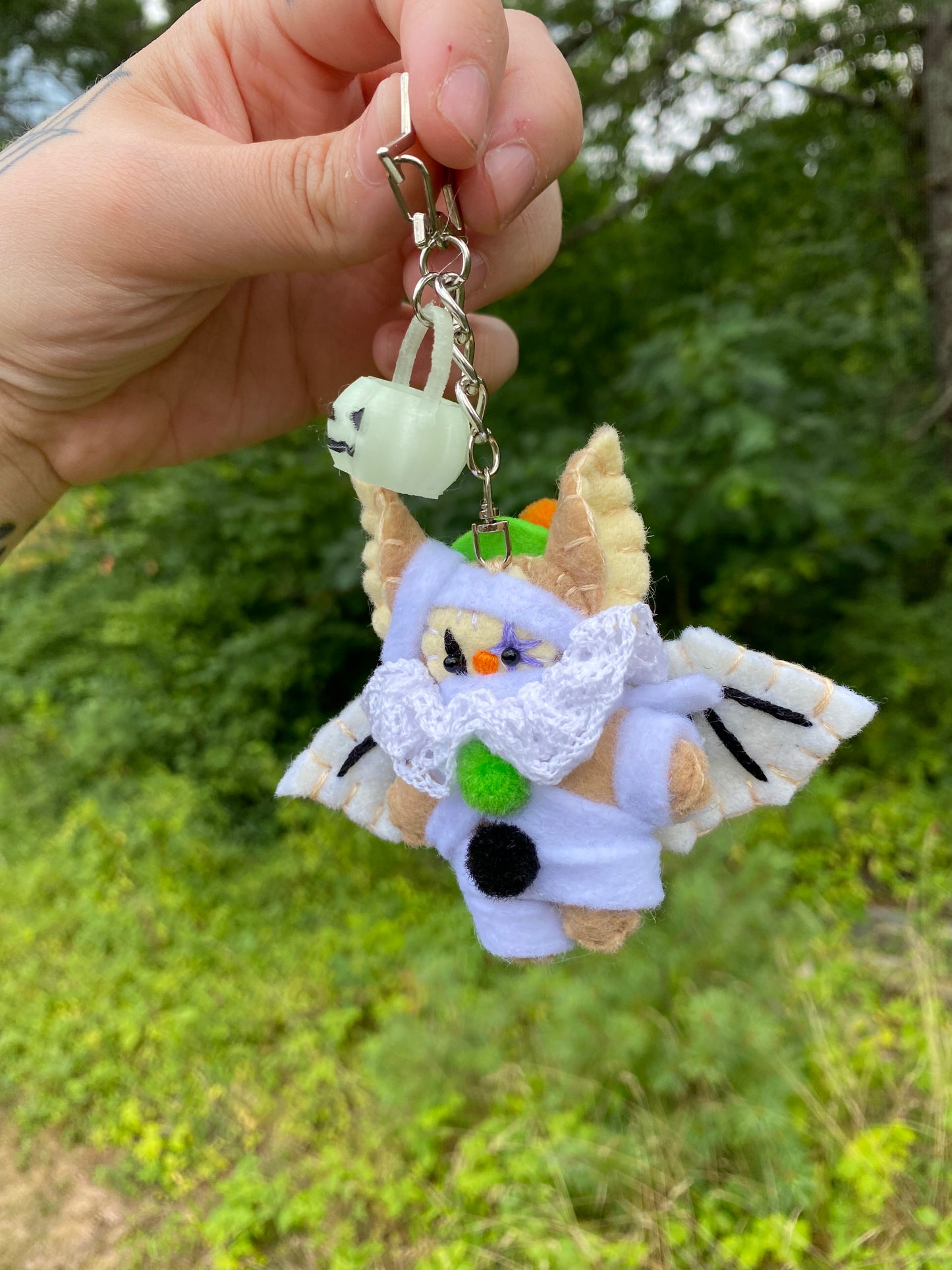 TRICK-OR-TREAT POCKET CLOWN CLIP (mummy beige)