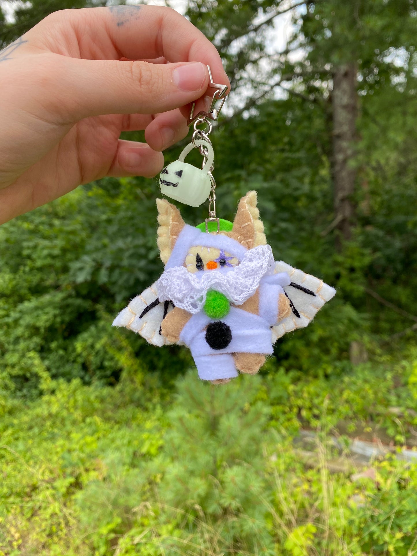 TRICK-OR-TREAT POCKET CLOWN CLIP (mummy beige)