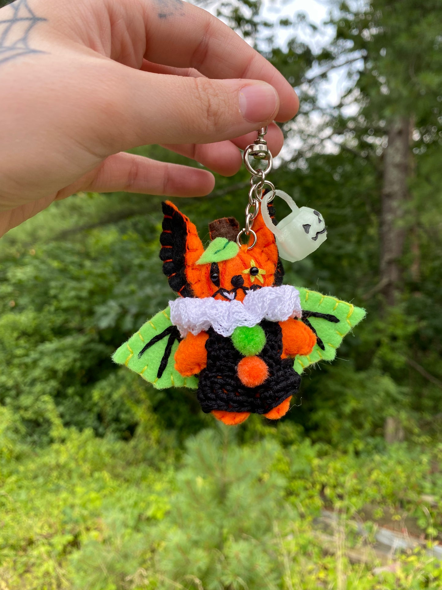 TRICK-OR-TREAT POCKET CLOWN CLIP (jack-o-lantern lime green)